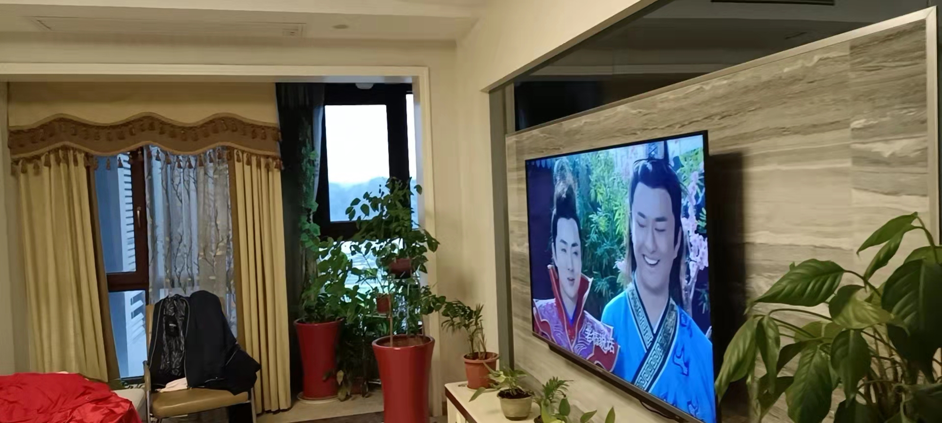 怡河园  3室2厅2卫   150.00万客厅