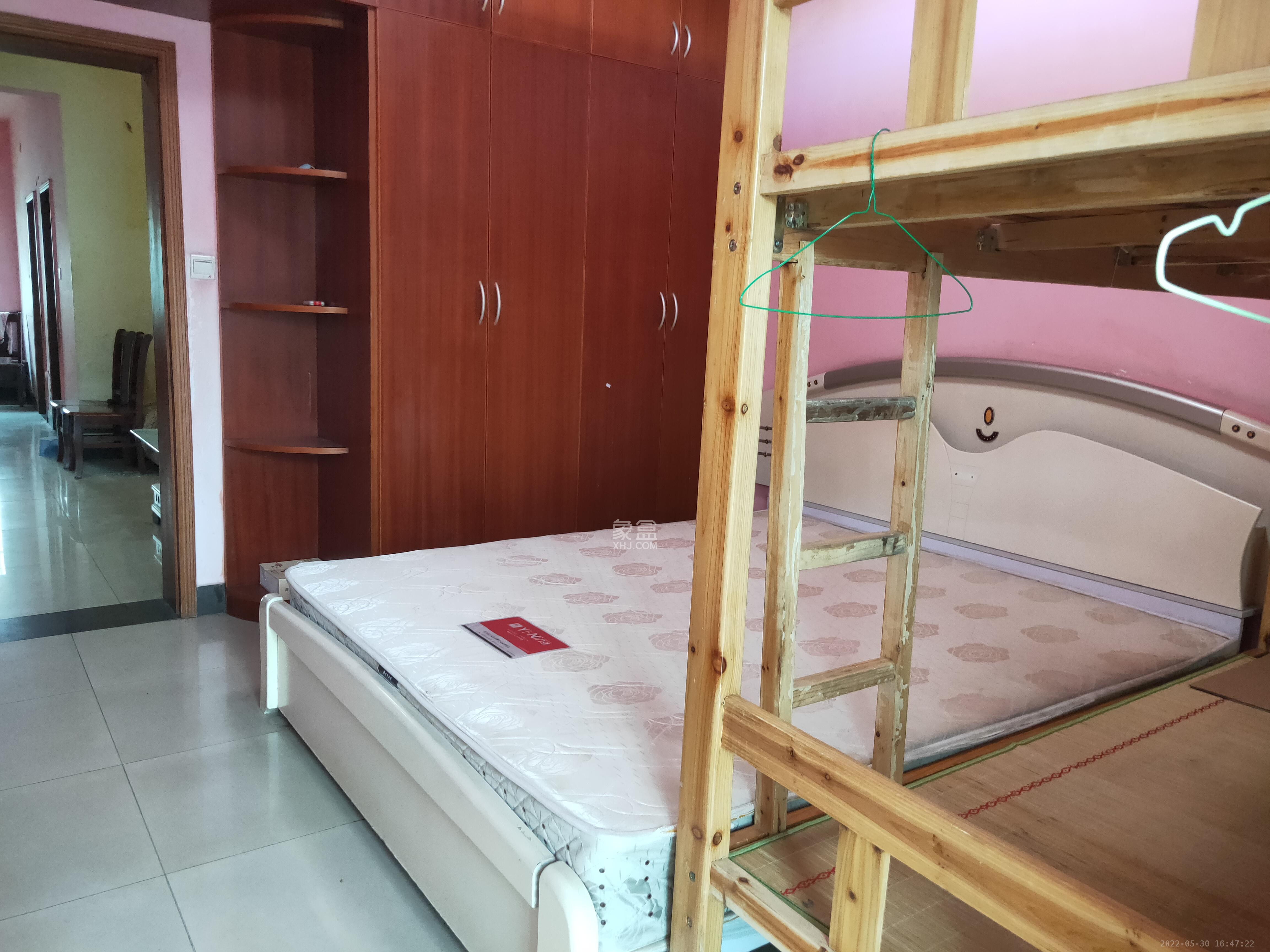 中南汽车世界  3室2厅1卫   1300.00元/月室内图