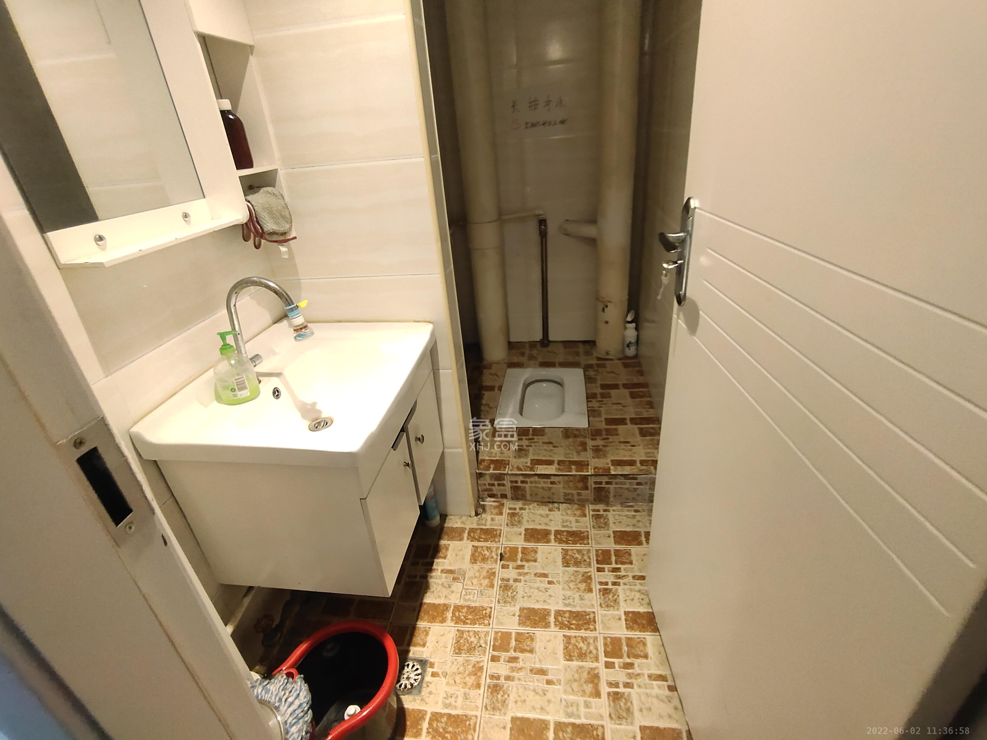 联合商厦  4室1厅1卫    5600.0元/月室内图