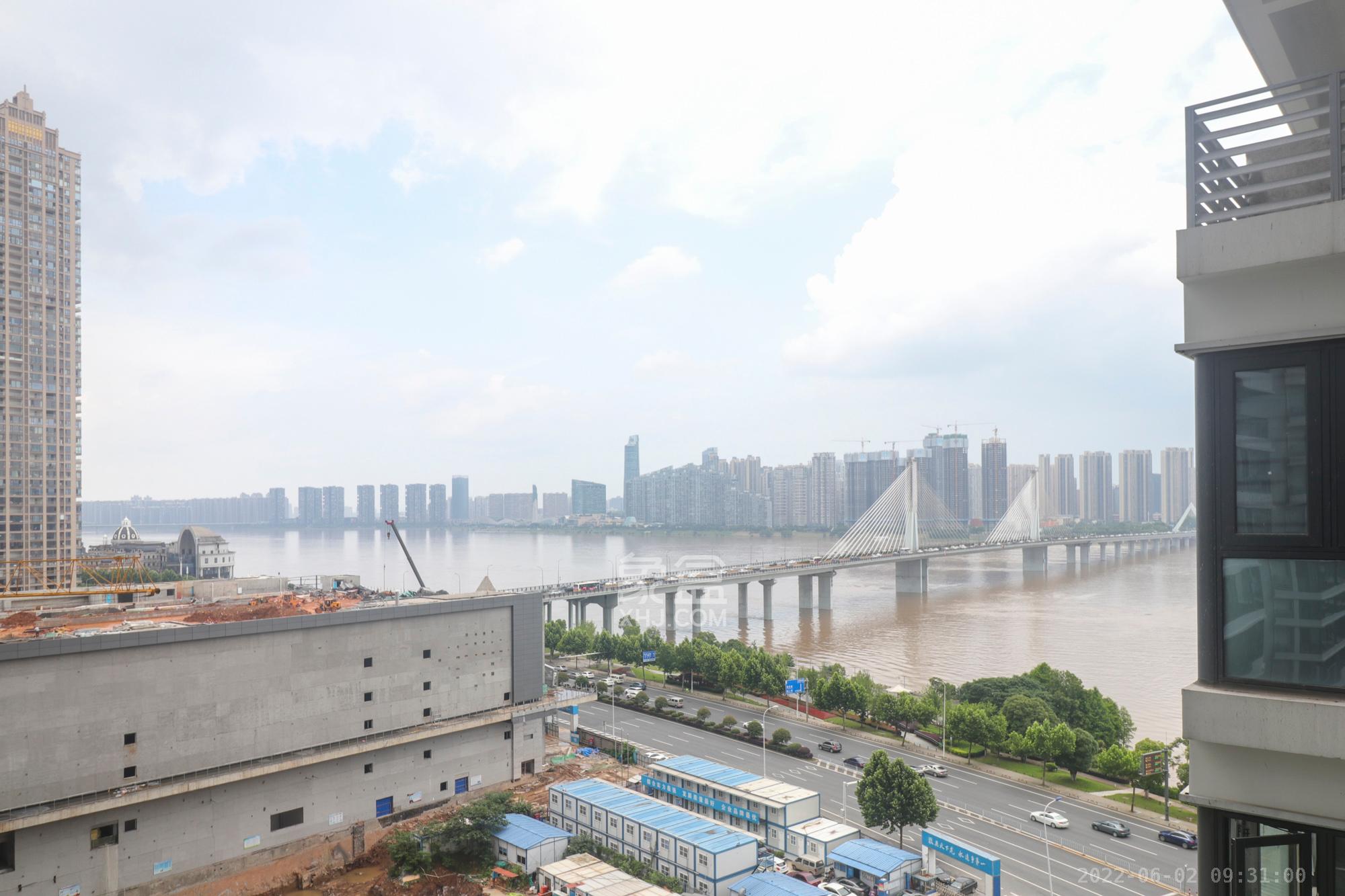 保利天禧C区  4室2厅3卫    596.0万其他