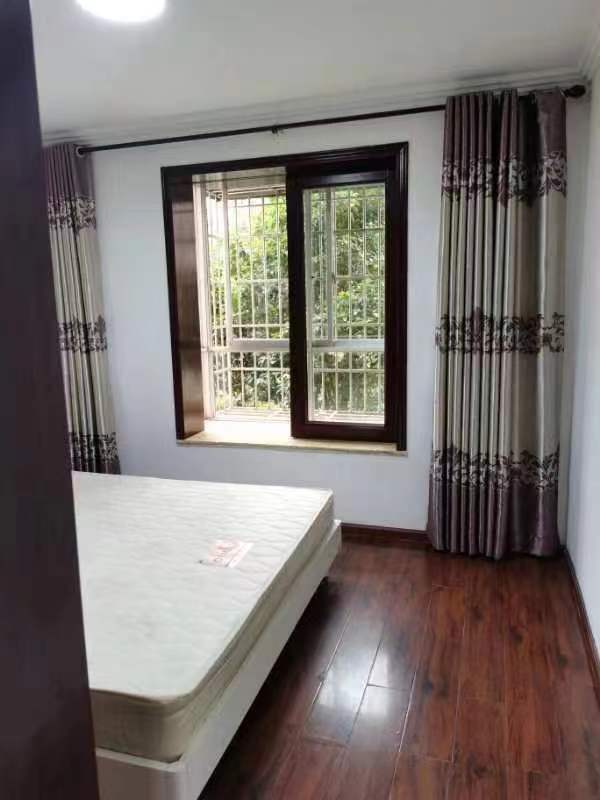 阳关小区  4室2厅2卫   3500.00元/月室内图