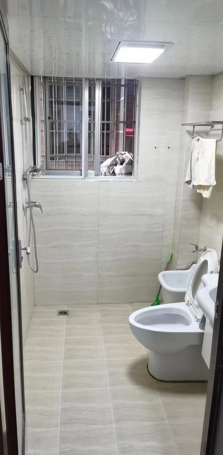 阳关小区  4室2厅2卫   3500.00元/月室内图