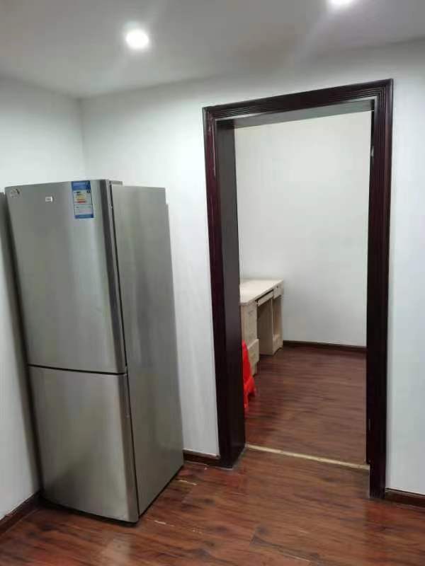 阳关小区  4室2厅2卫   3500.00元/月室内图
