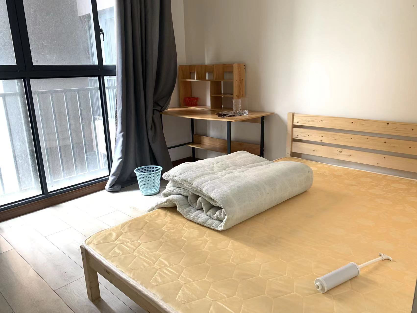 滨湖俊园  4室2厅2卫   3500.00元/月室内图