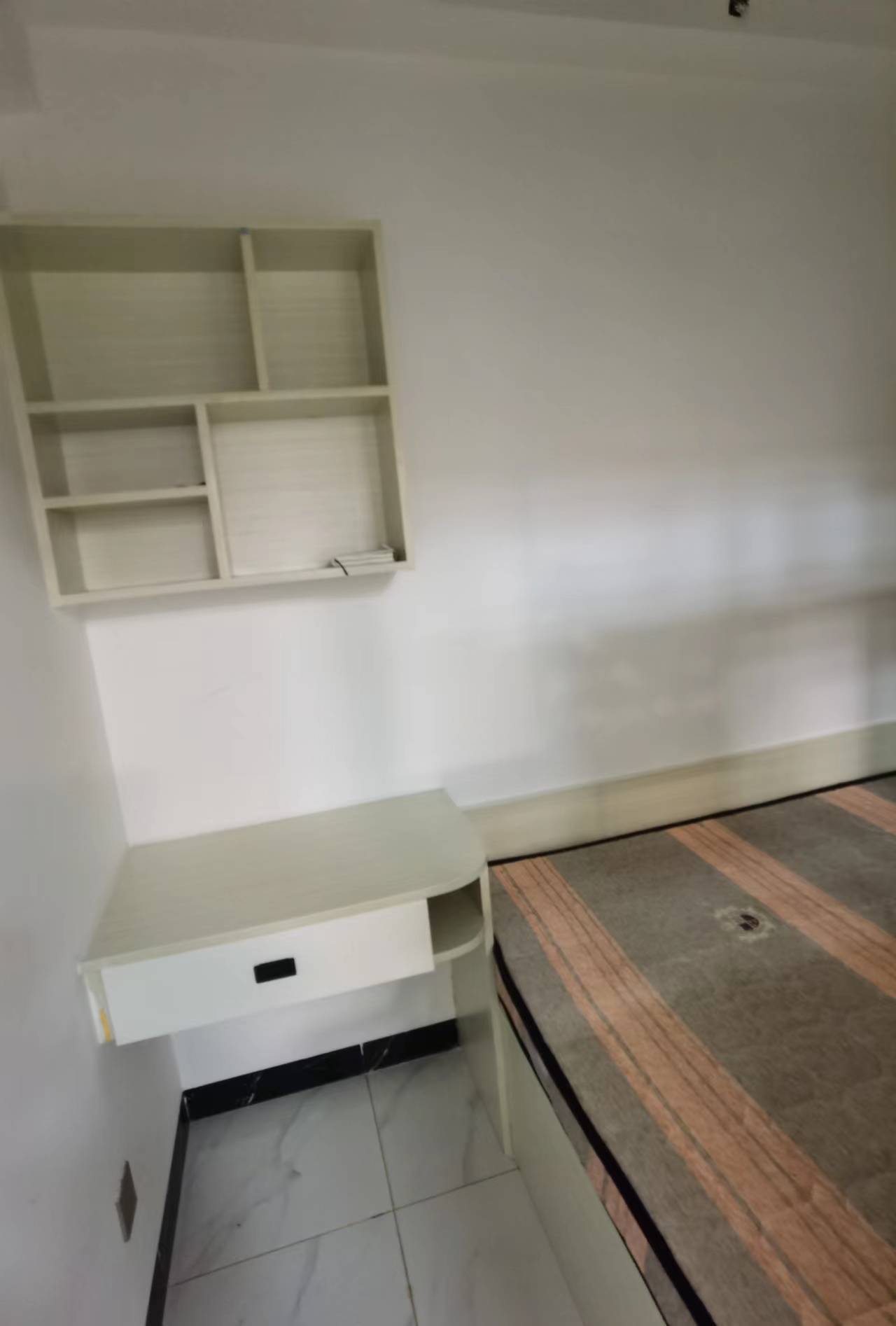 百弘学府城  0室0厅0卫   40.00万客厅
