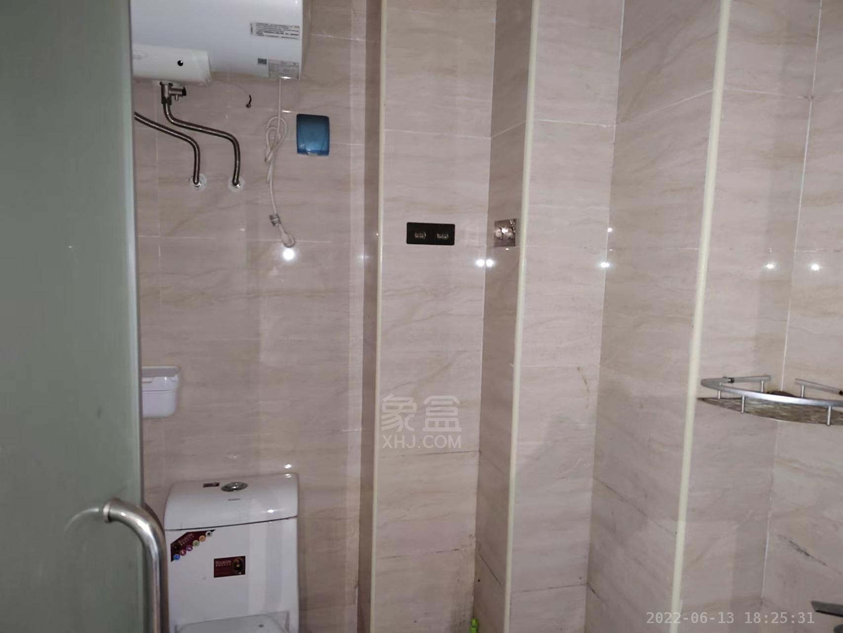 印象华都  1室1厅1卫   1300.00元/月室内图