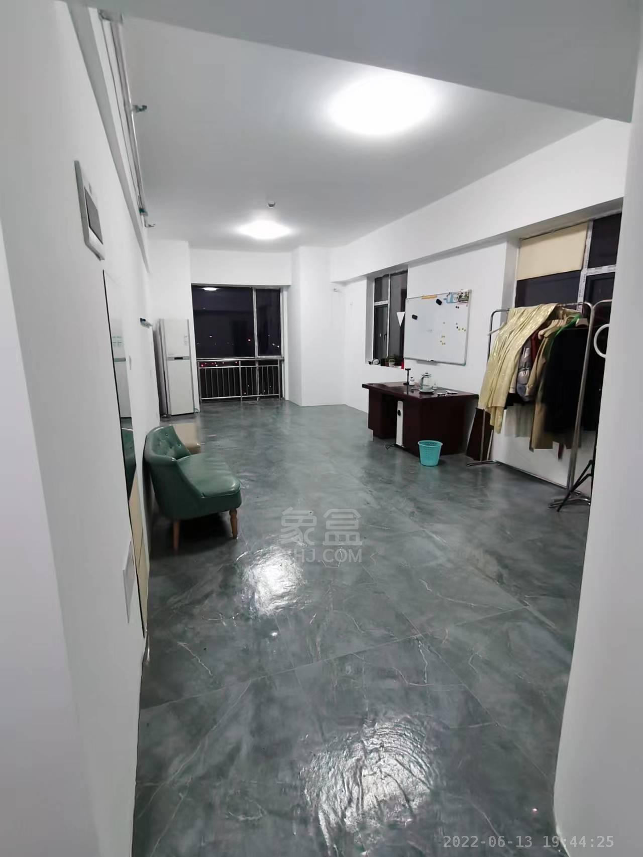 朗廷览江  1室1厅1卫   1700.00元/月室内图