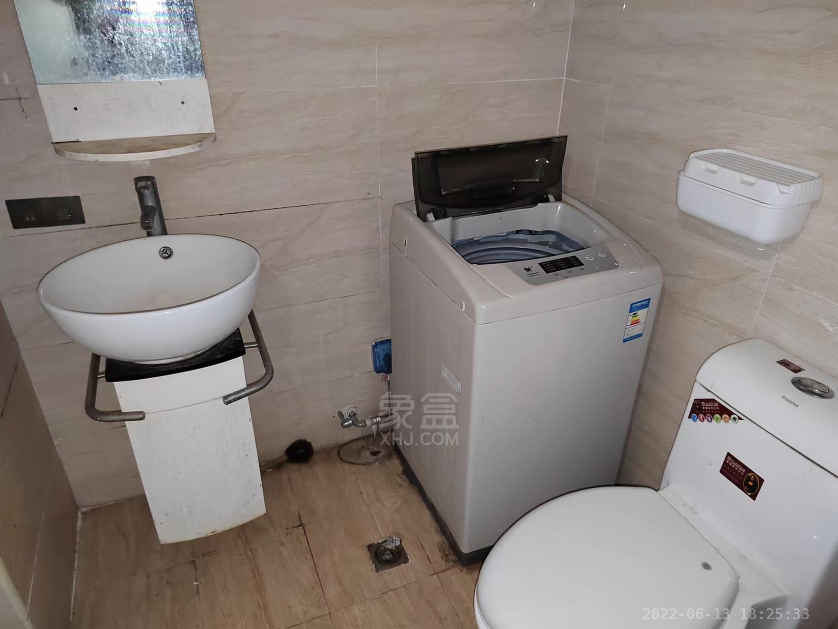 印象华都  1室1厅1卫   1300.00元/月室内图