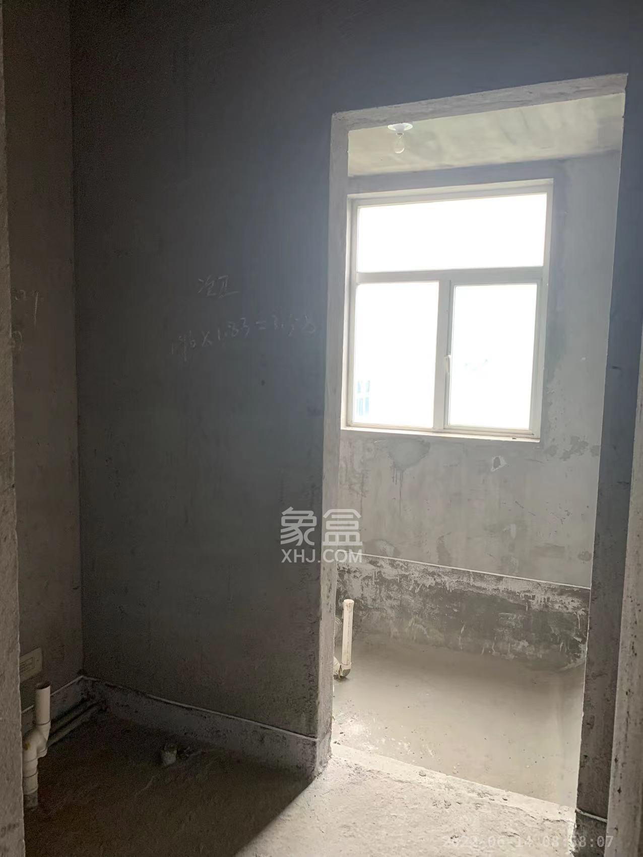 恒生碧水龙庭  3室2厅2卫   1500.00元/月室内图