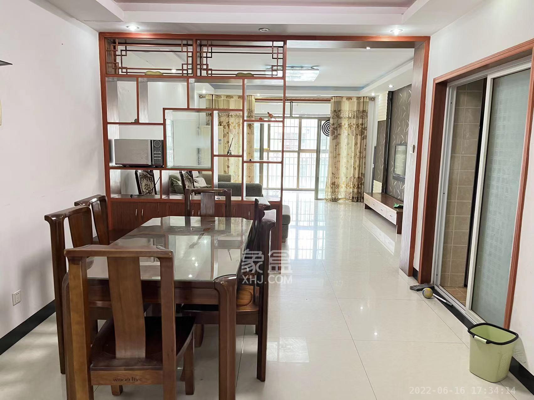 南郡明珠  3室2厅2卫    1800.0元/月室内图