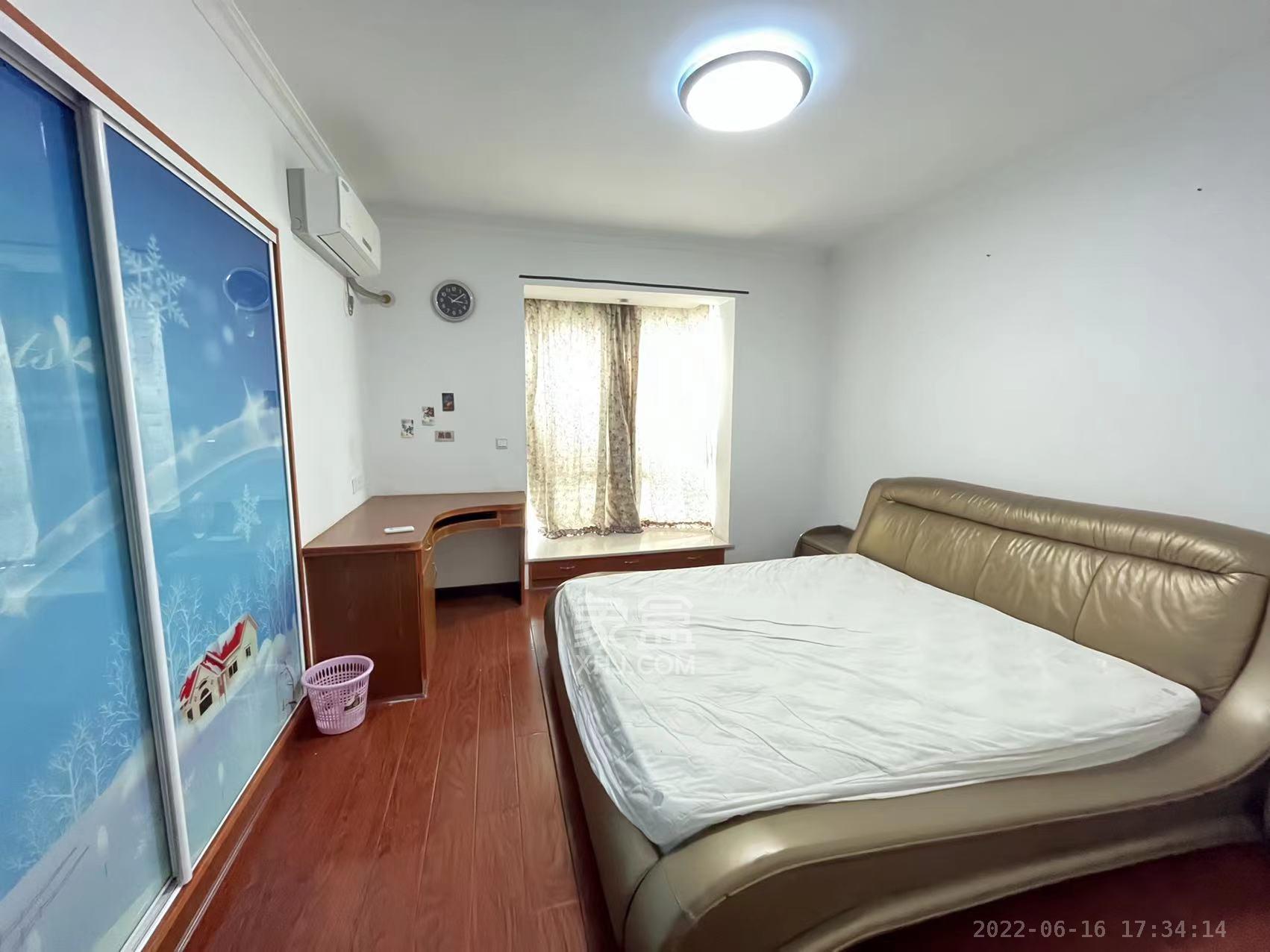 南郡明珠  3室2厅2卫    1800.0元/月室内图