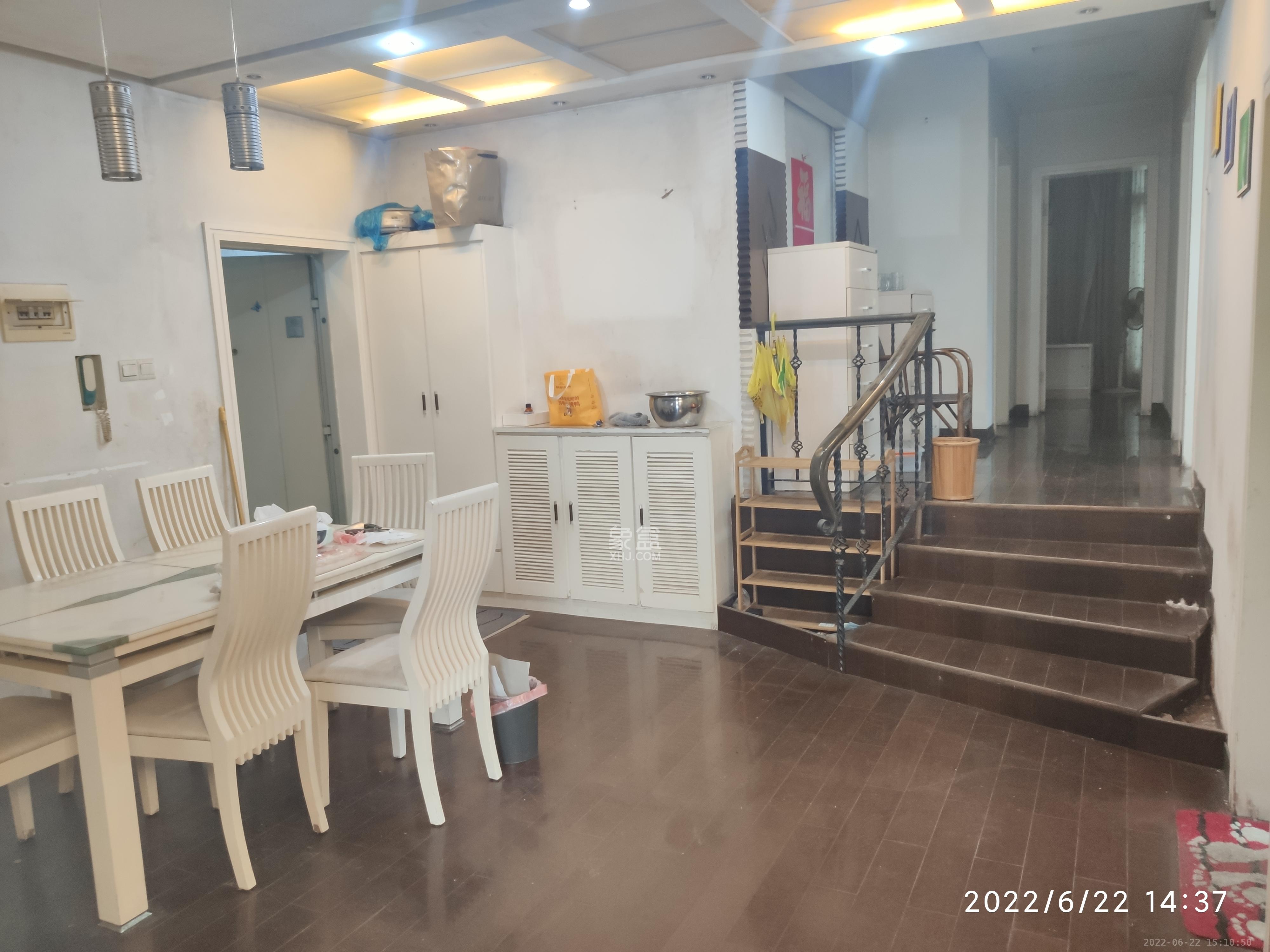 丹桂雅苑  4室2廳2衛(wèi)    2700.0元/月室內(nèi)圖