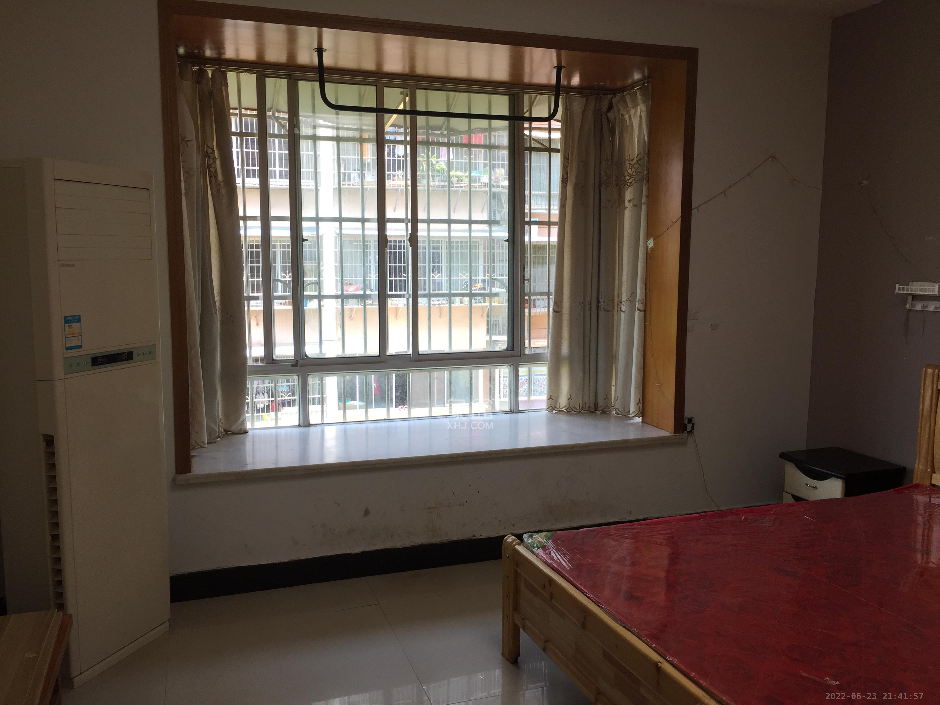 景湾小区(井湾小区) 4室1厅1卫 2100.0元/月 景湾小区(井湾小区) 4室1厅1卫 2100.0元/月室内图