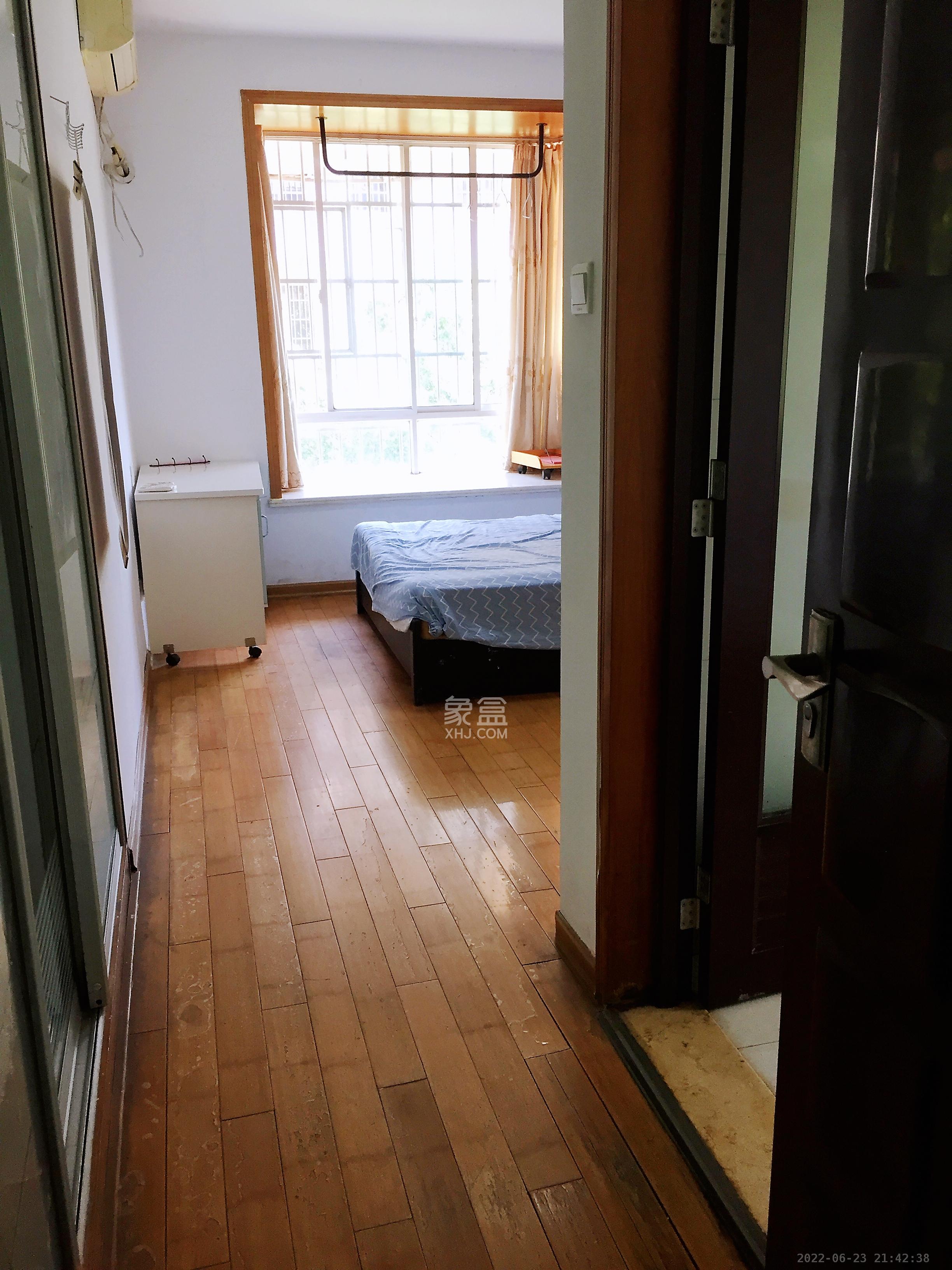 景湾小区(井湾小区) 4室1厅1卫 2100.0元/月 景湾小区(井湾小区) 4室1厅1卫 2100.0元/月室内图