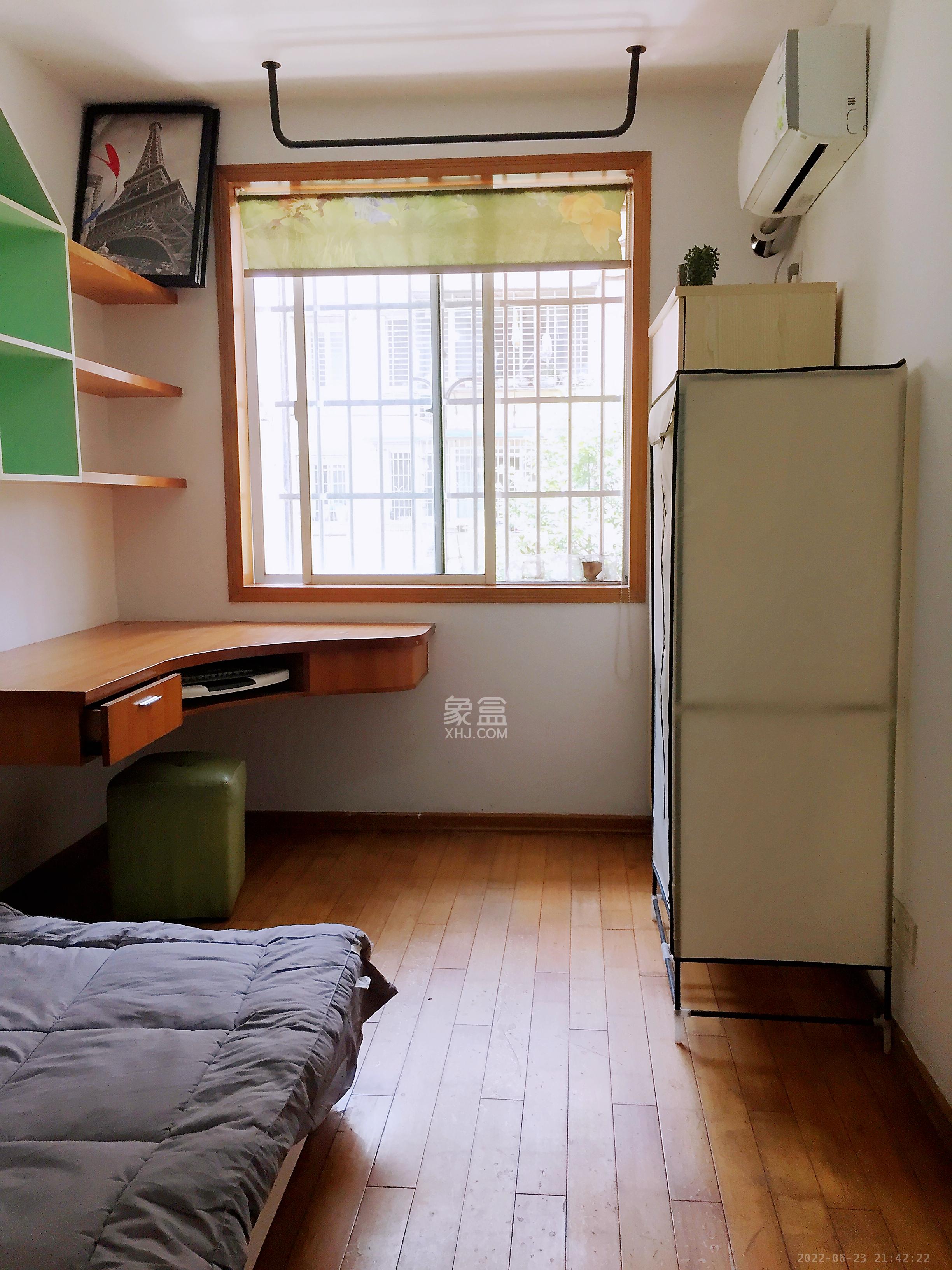 景湾小区(井湾小区) 4室1厅1卫 2100.0元/月 景湾小区(井湾小区) 4室1厅1卫 2100.0元/月室内图