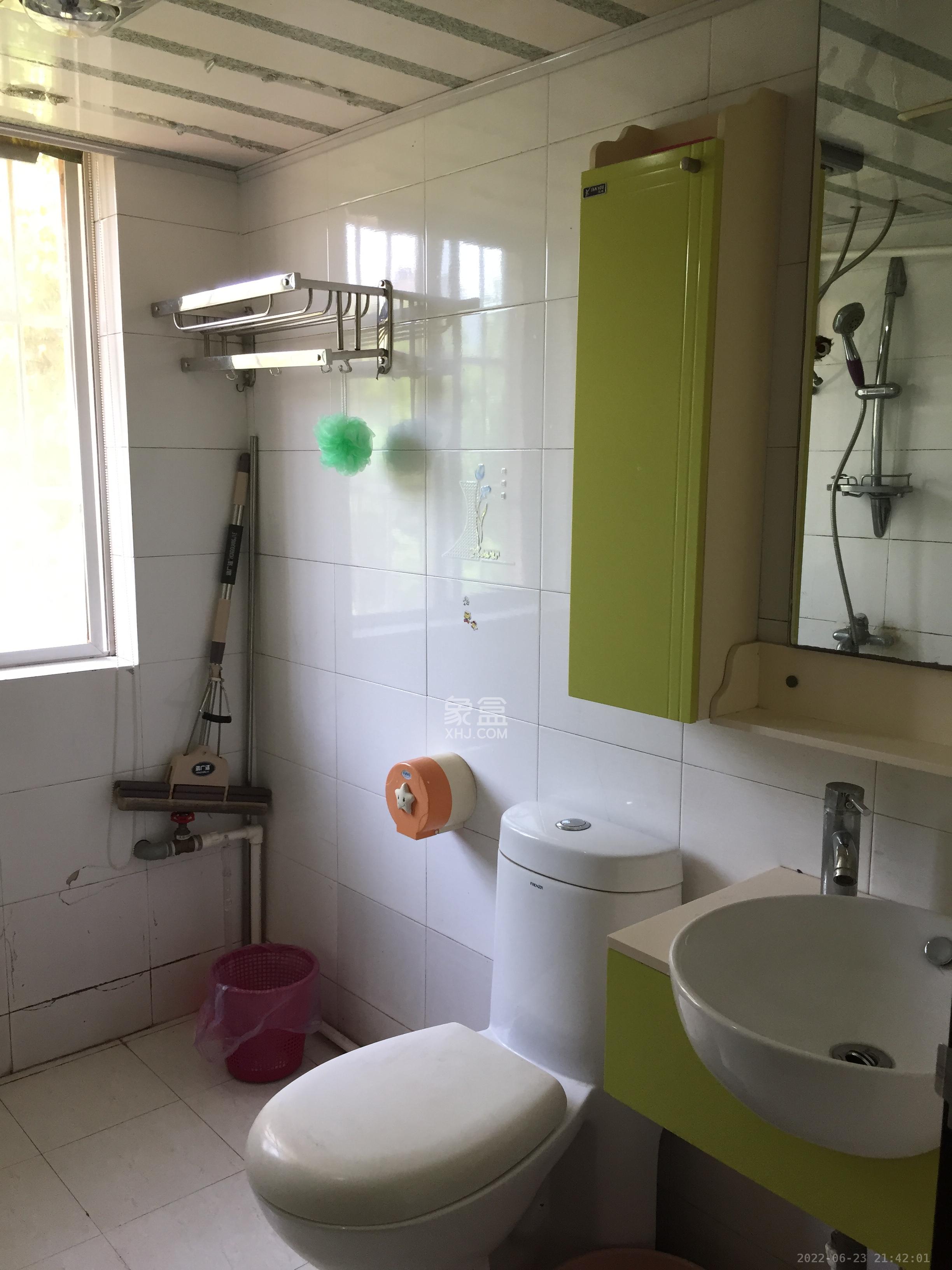 景湾小区(井湾小区) 4室1厅1卫 2100.0元/月 景湾小区(井湾小区) 4室1厅1卫 2100.0元/月室内图