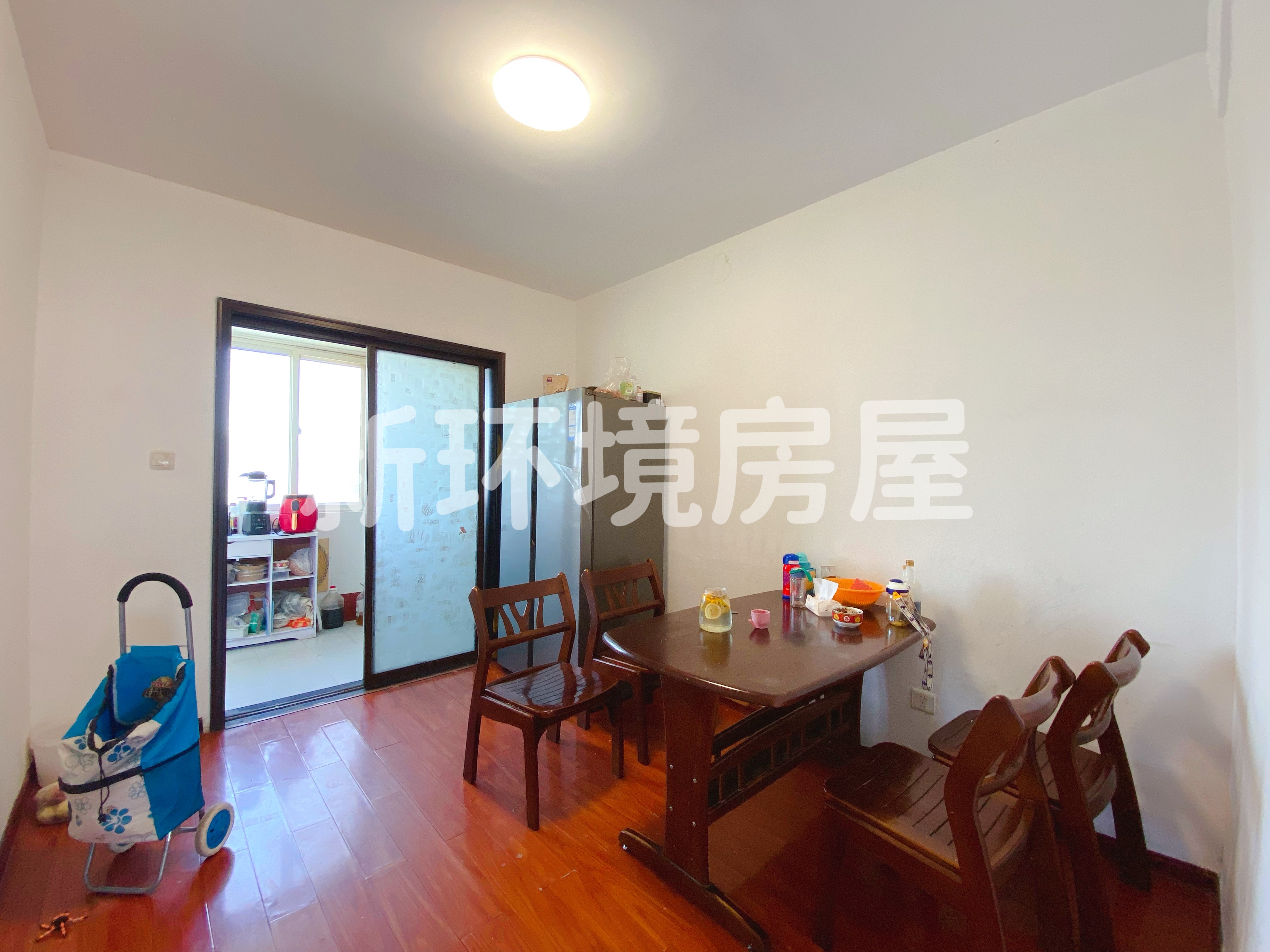 景苑新区  3室2厅2卫   175.00万客厅