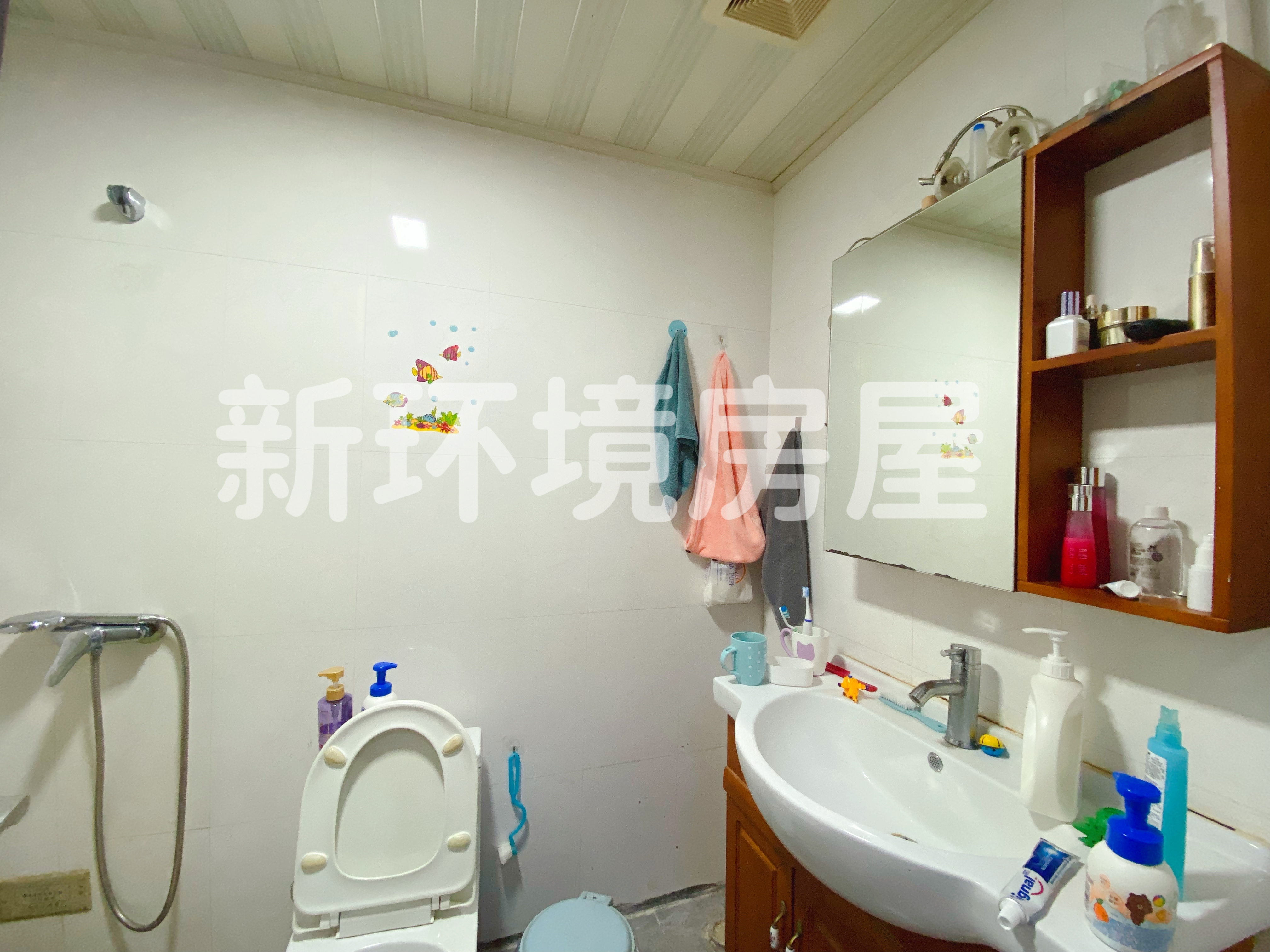 景苑新区  3室2厅2卫   175.00万卫生间