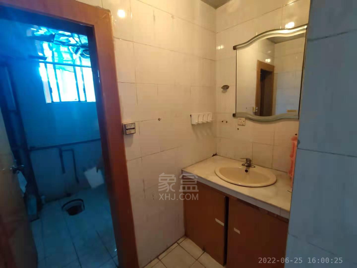 金泉小区  3室2厅2卫   1500.00元/月室内图