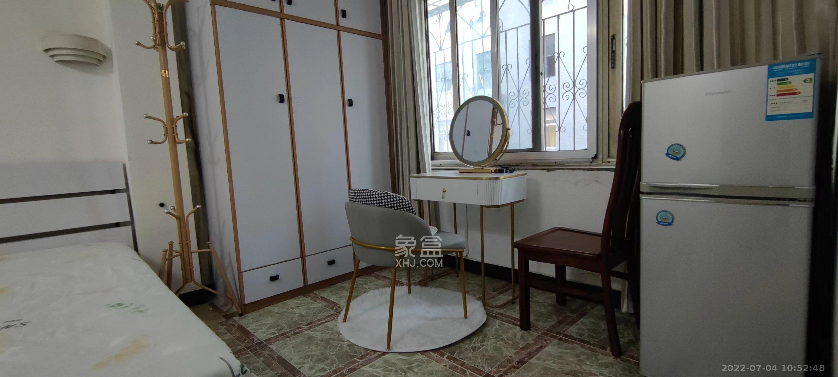 三泰街新富城  1室1厅1卫    1600.0元/月室内图