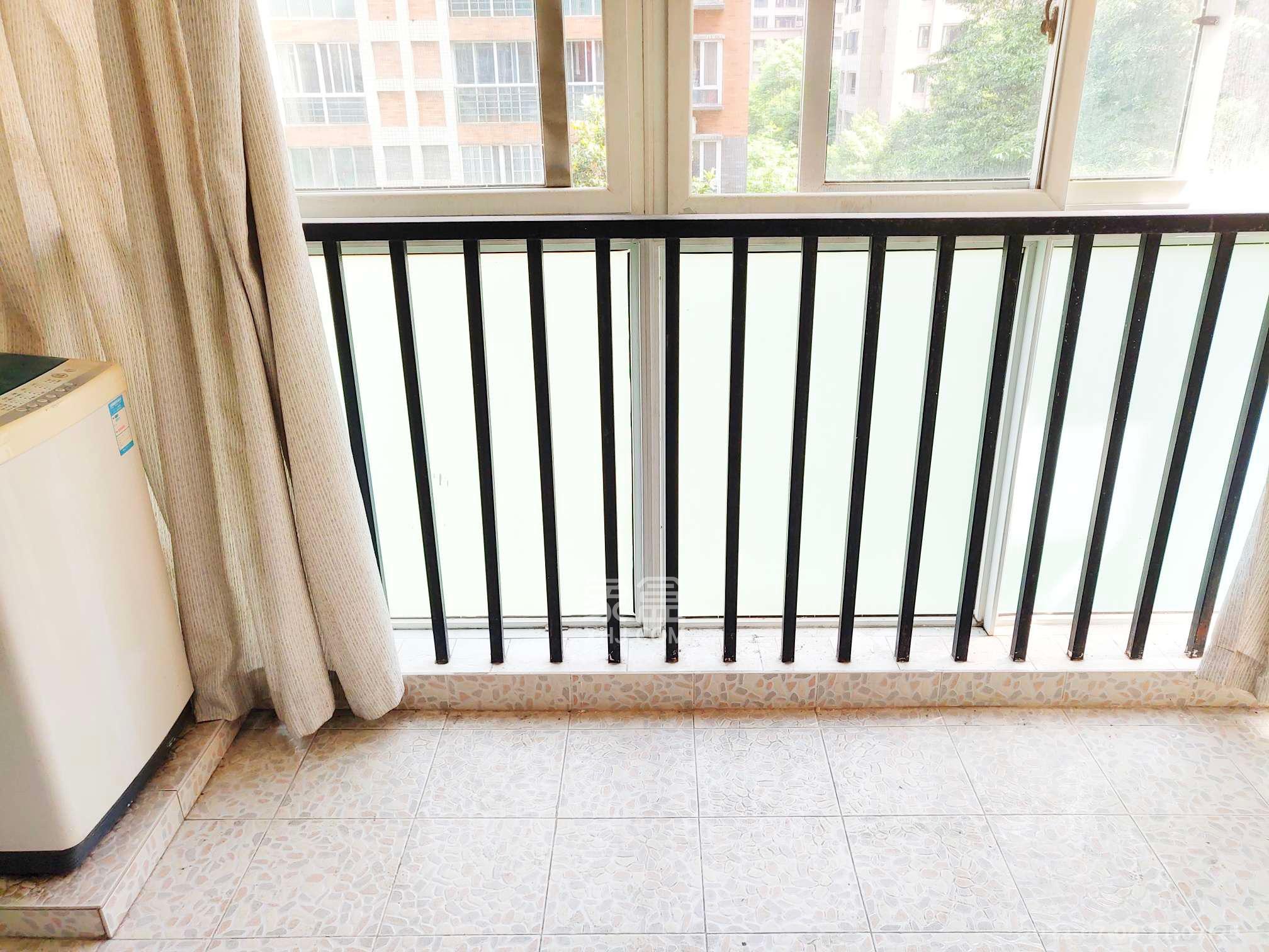 鸿景雅苑  1室1厅1卫    2400.0元/月室内图