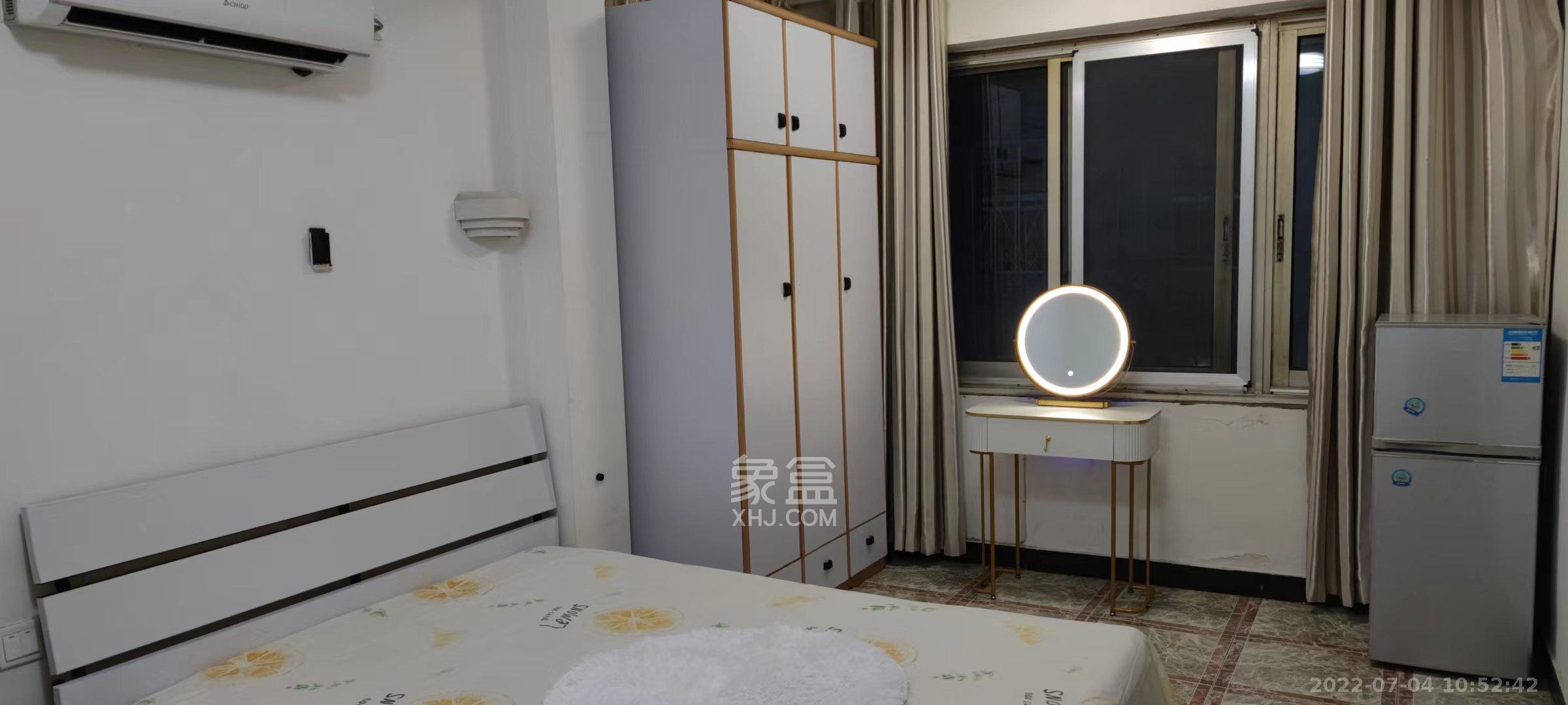 三泰街新富城  1室1厅1卫    1600.0元/月室内图