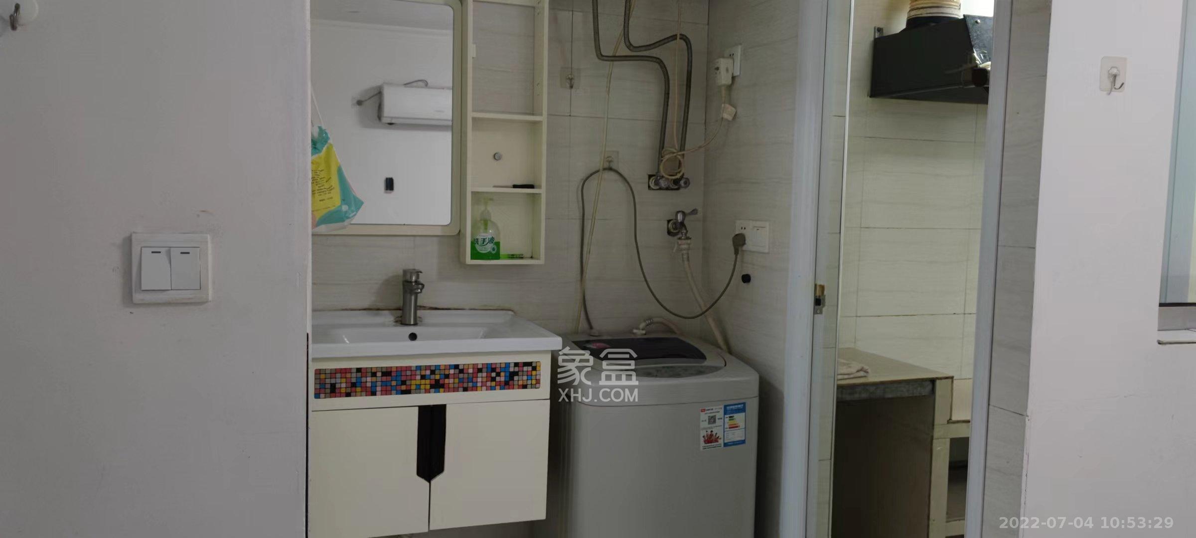 三泰街新富城  1室1厅1卫    1600.0元/月室内图1