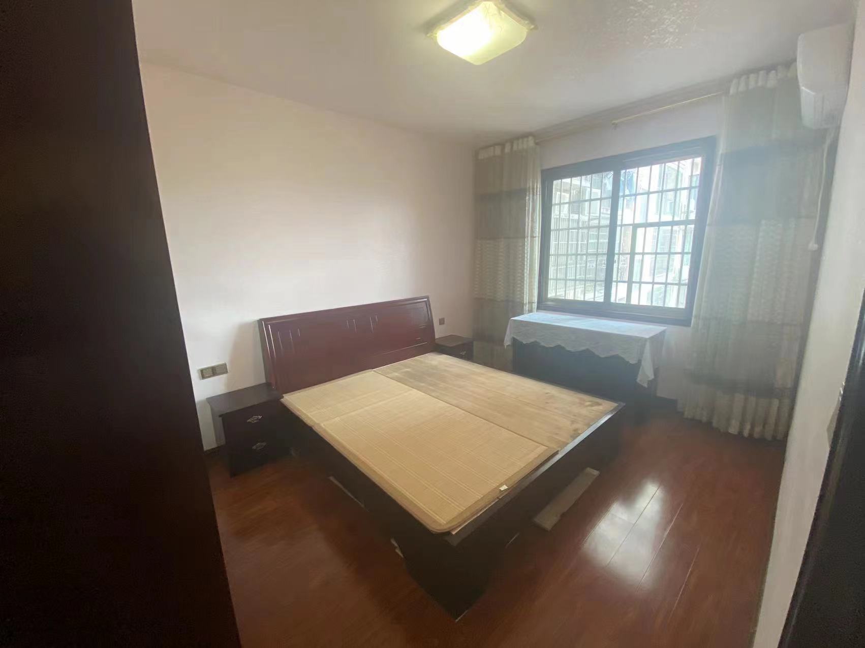 香山红叶  3室2厅2卫   1900.00元/月室内图1