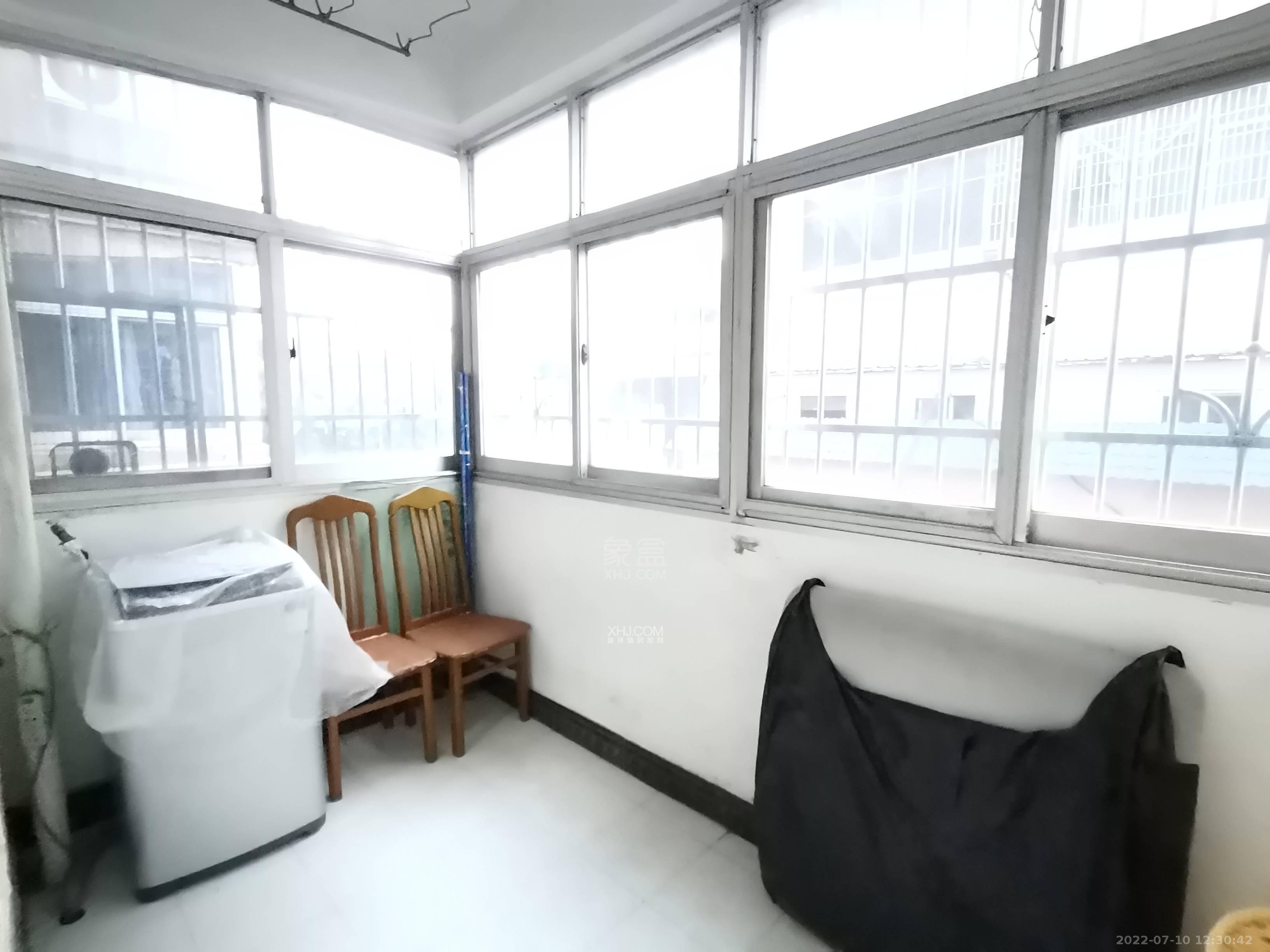 伞建小区（泰山东路旁菜食商场综合楼）  3室2厅1卫   1100.00元/月室内图