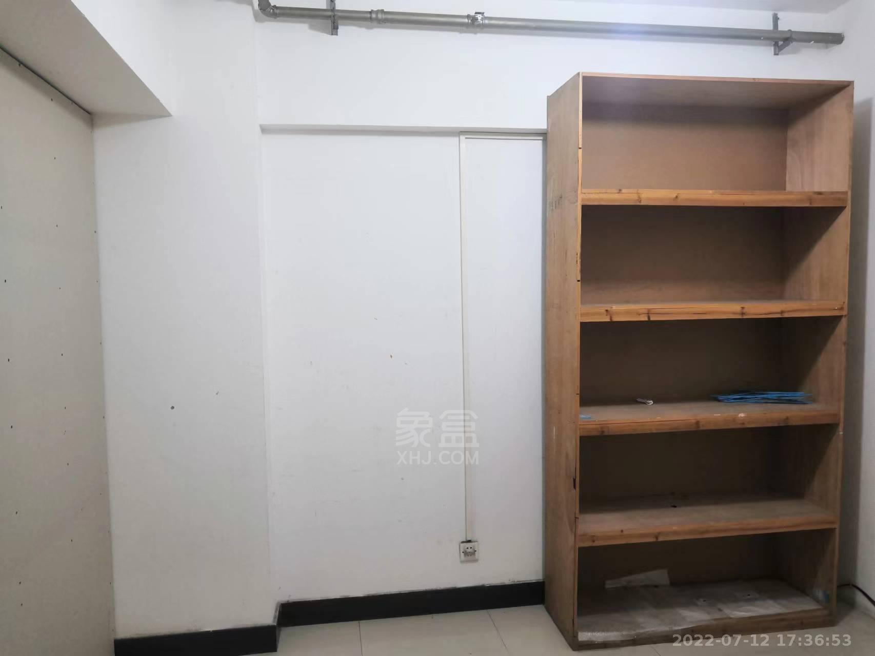 中房电脑大市场  1室1厅1卫   1600.00元/月室内图