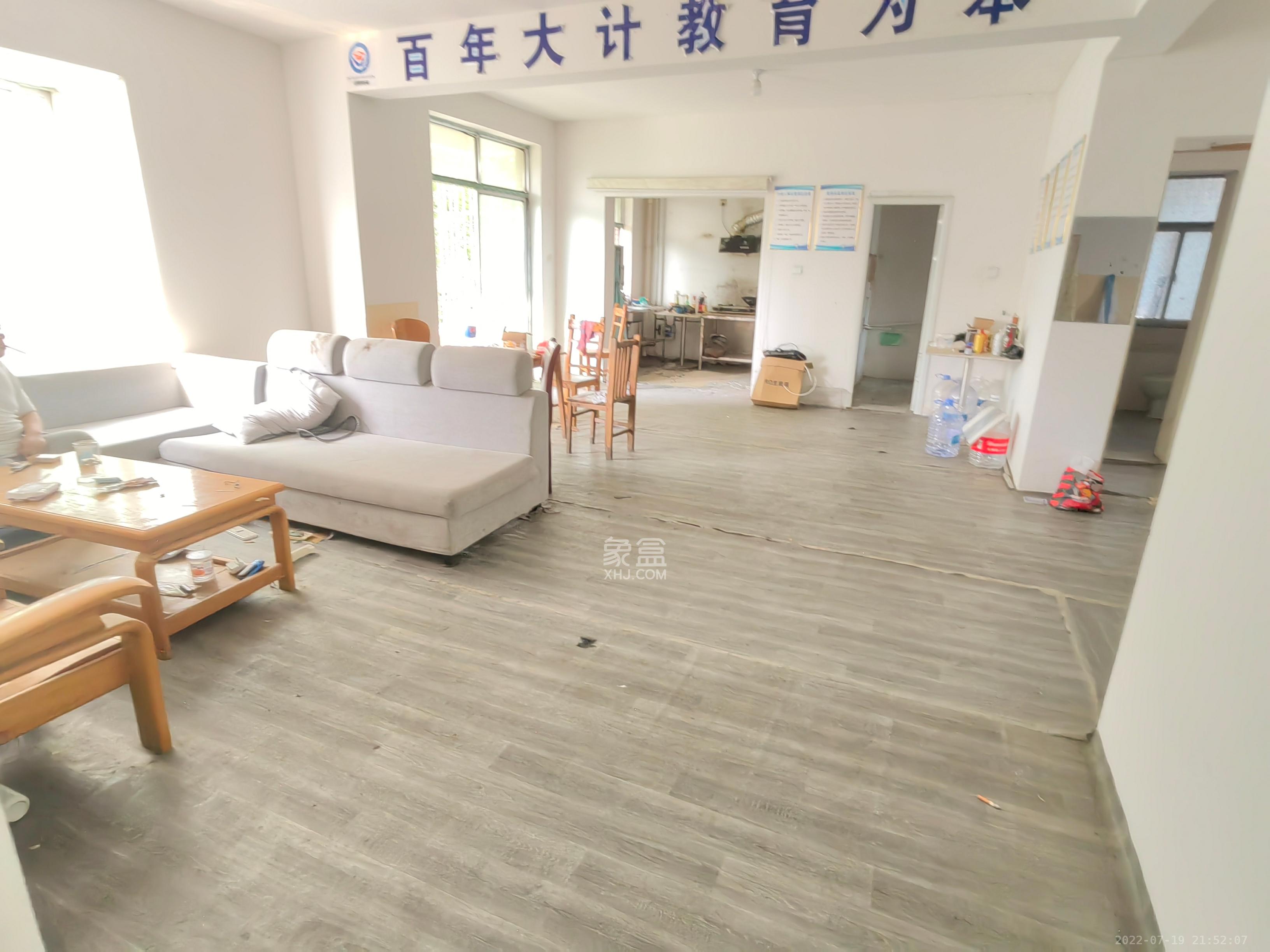 锑都家园  3室2厅2卫   1900.00元/月室内图1