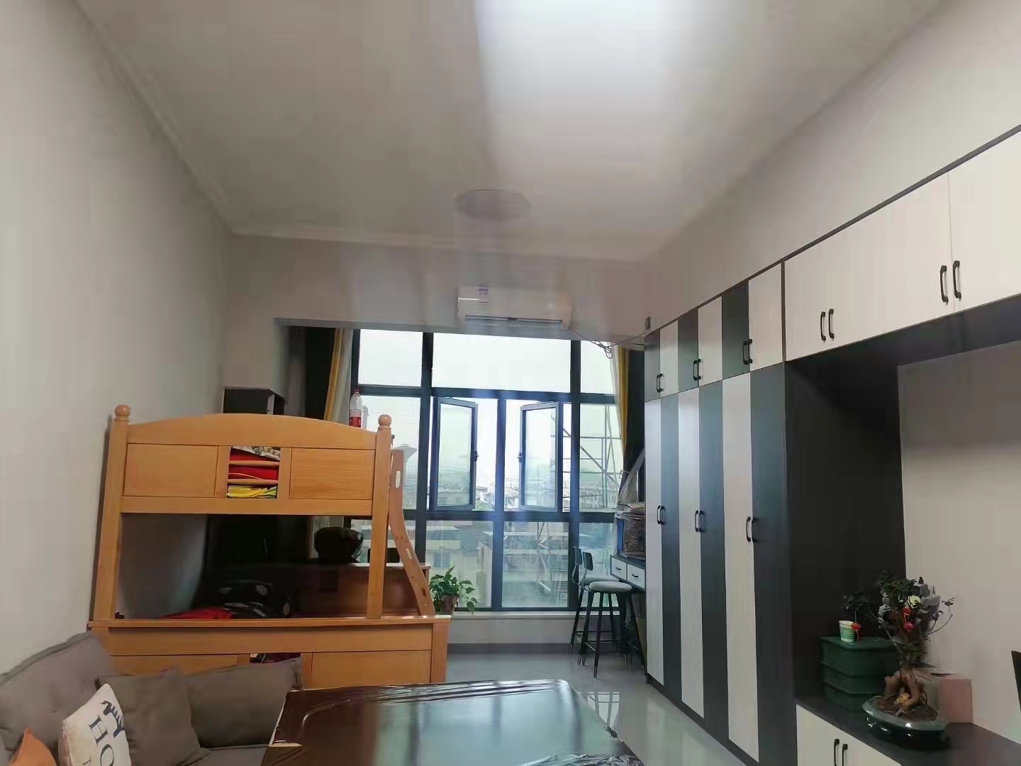 信合家园帝景华庭  1室1厅1卫   30.80万客厅