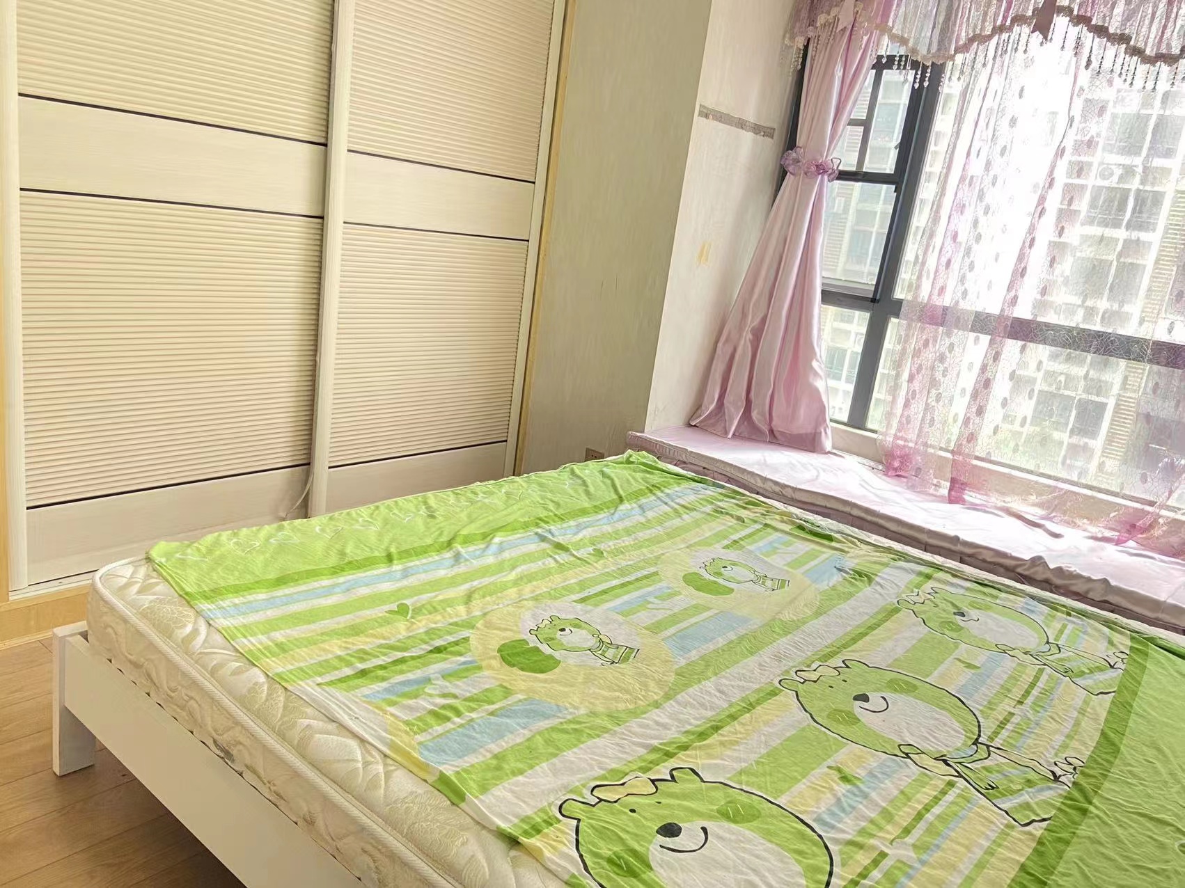 珠江愉景新城  3室2厅1卫   1700.00元/月室内图