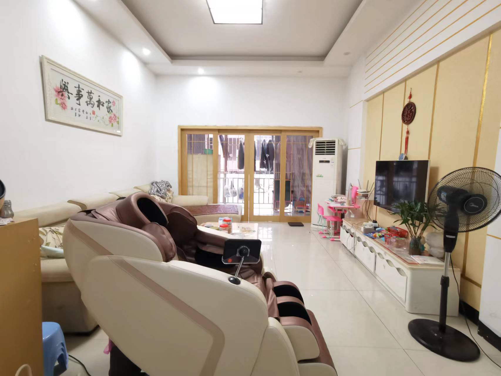 金豪小区  3室2厅1卫   33.80万客厅