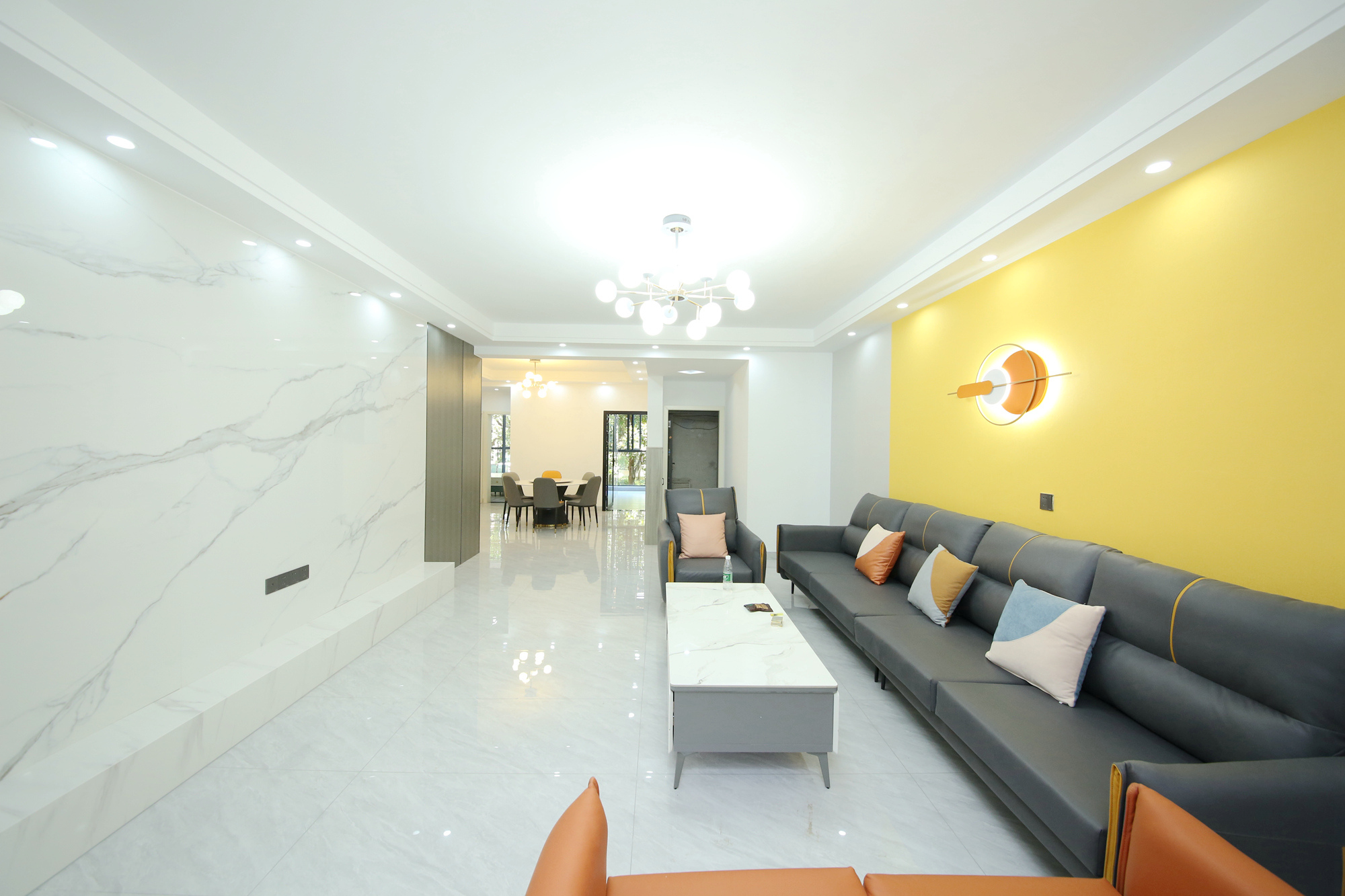 颐美园  4室2厅2卫    158.0万客厅