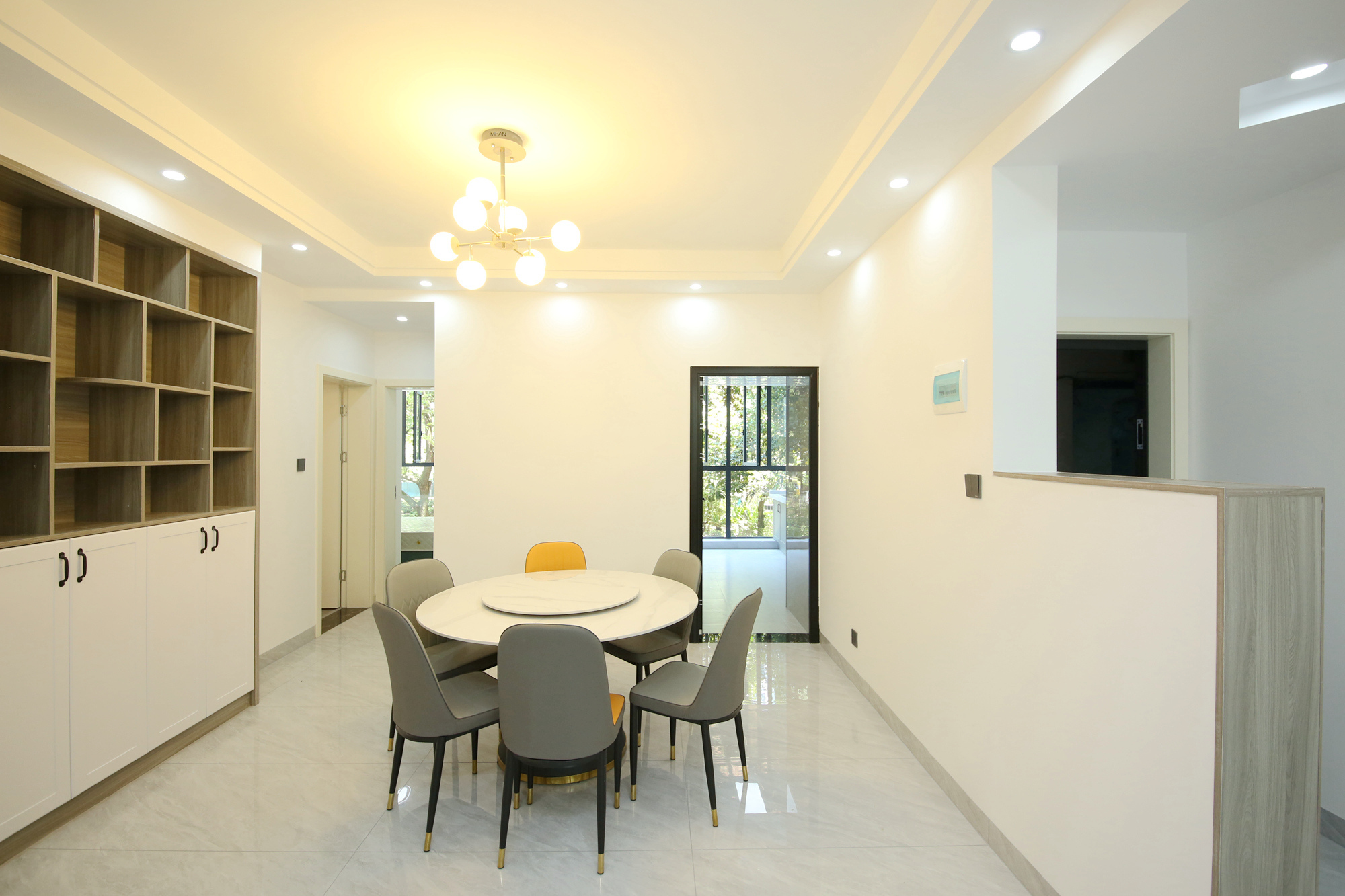 颐美园  4室2厅2卫    158.0万客厅