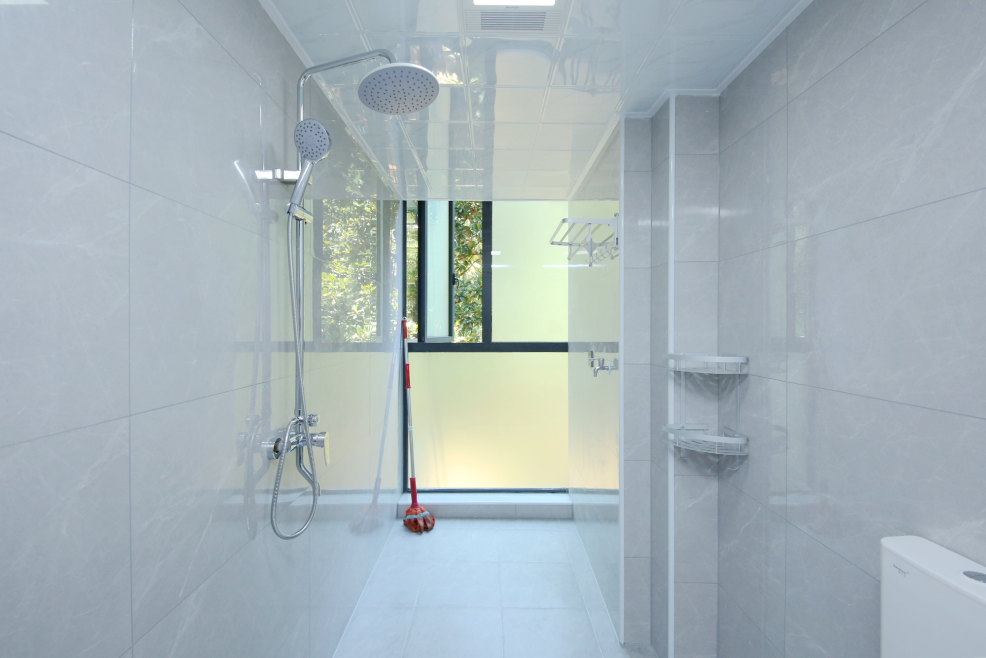 颐美园  4室2厅2卫    158.0万卫生间