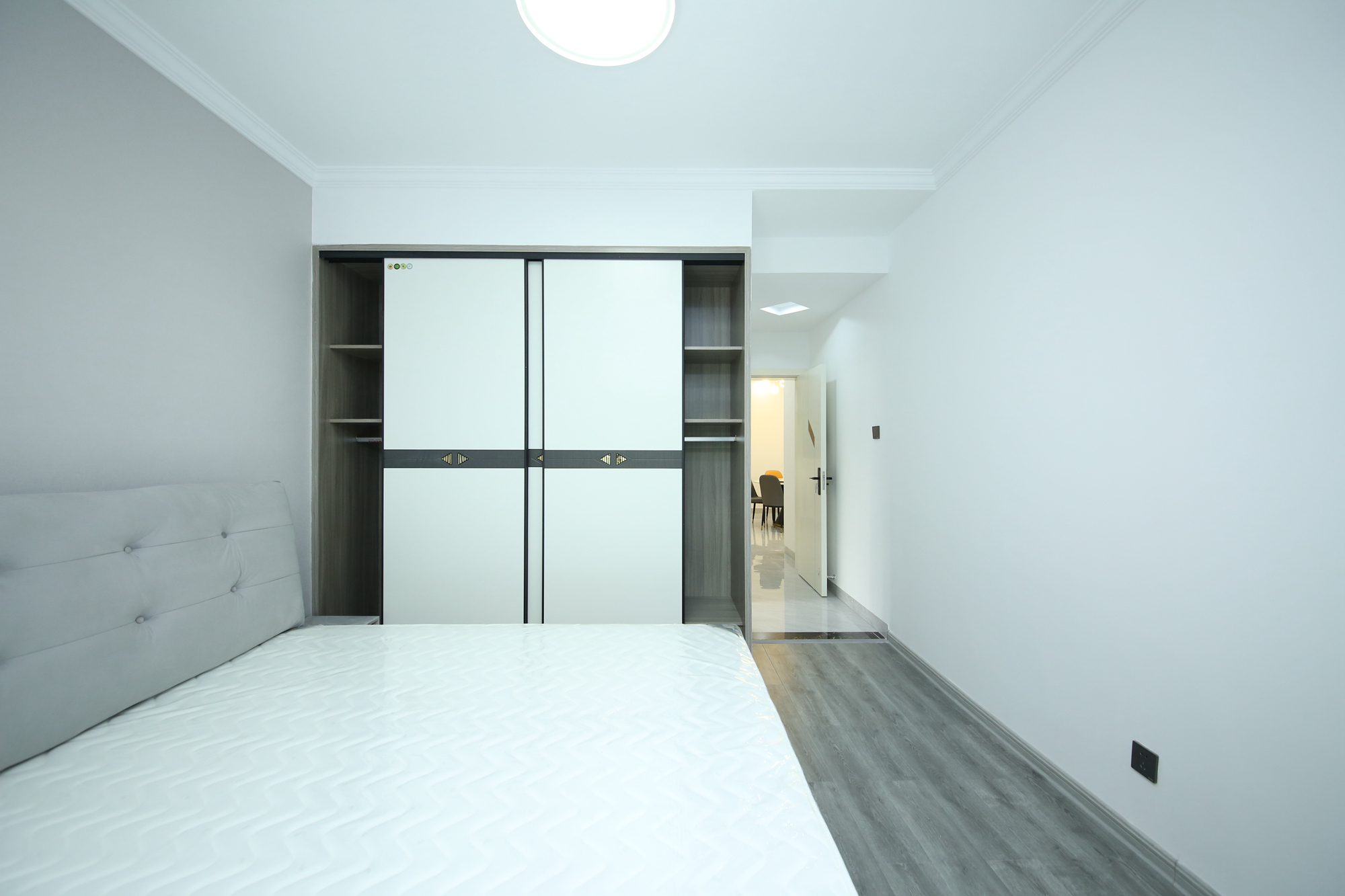 颐美园  4室2厅2卫    158.0万卧室