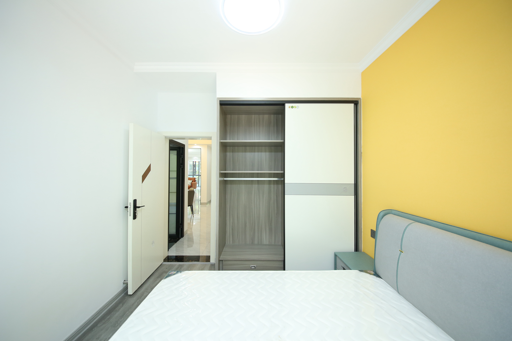 颐美园  4室2厅2卫    158.0万卧室