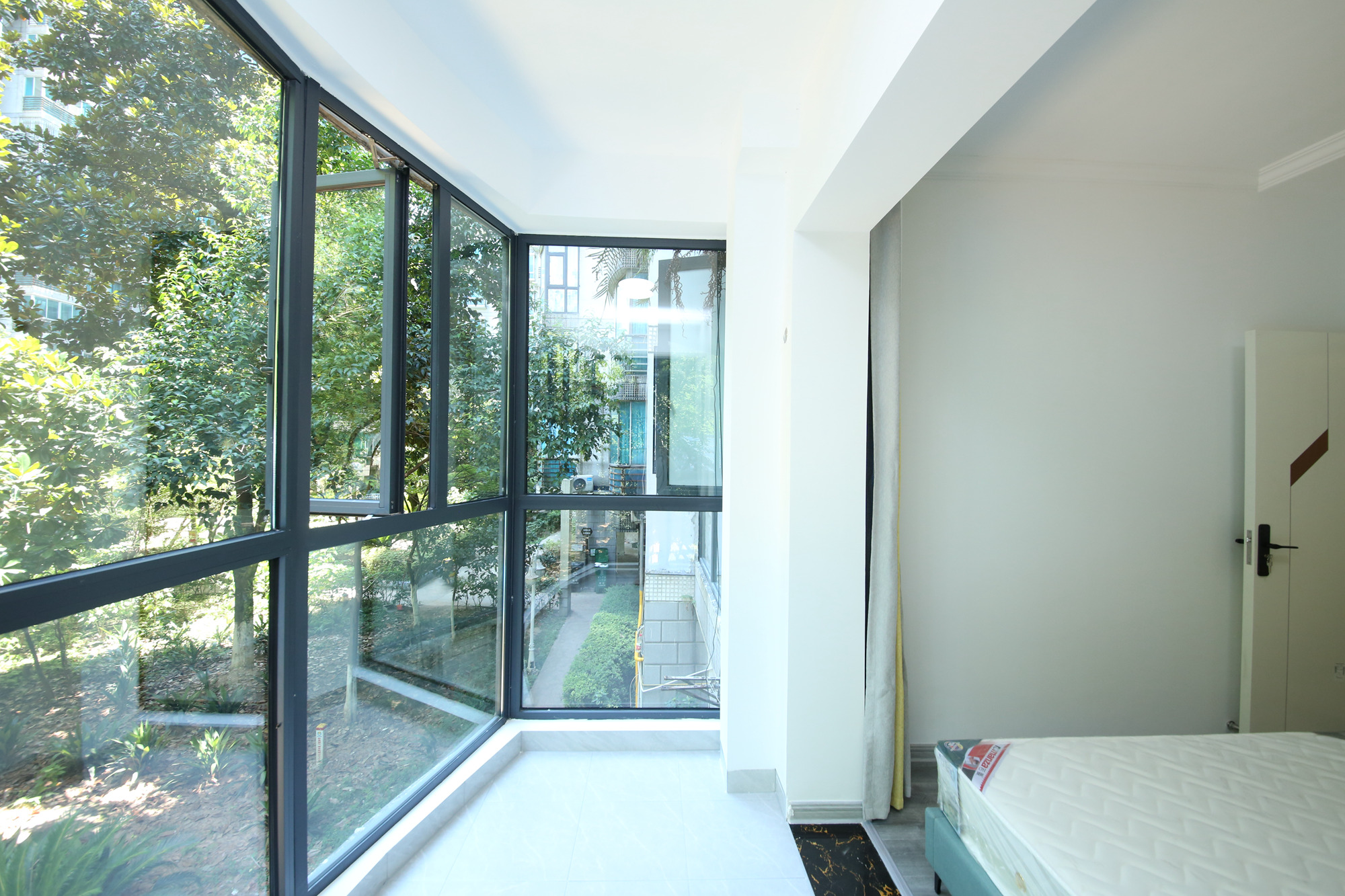 颐美园  4室2厅2卫    158.0万阳台