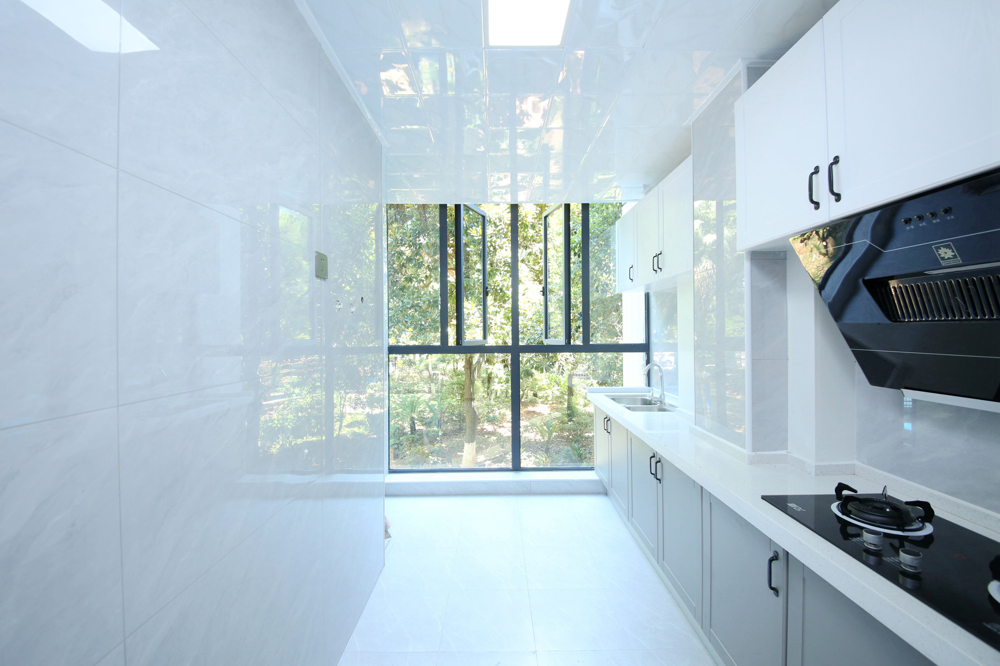 颐美园  4室2厅2卫    158.0万厨房