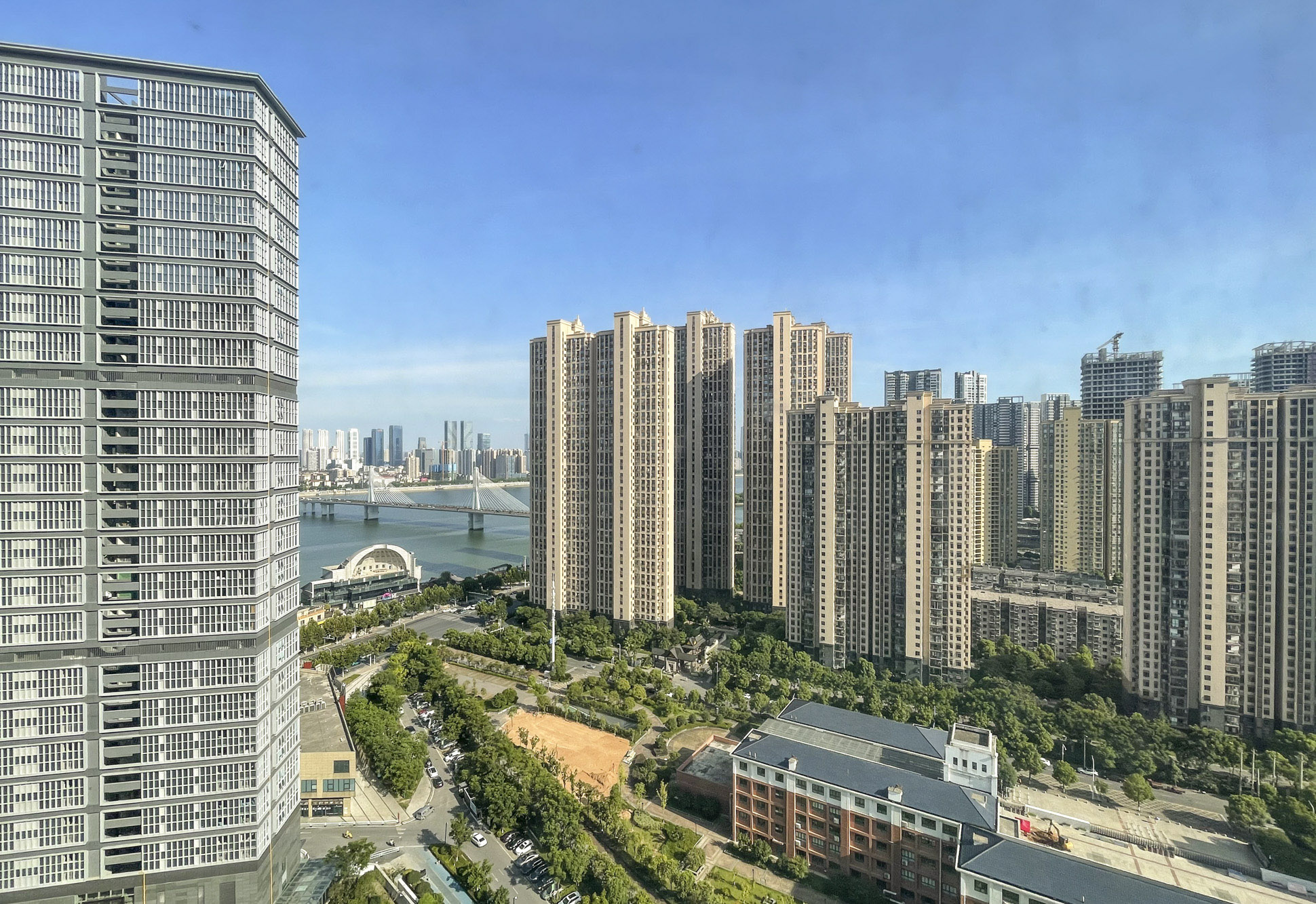 万科里金域国际  3室2厅1卫    255.0万阳台