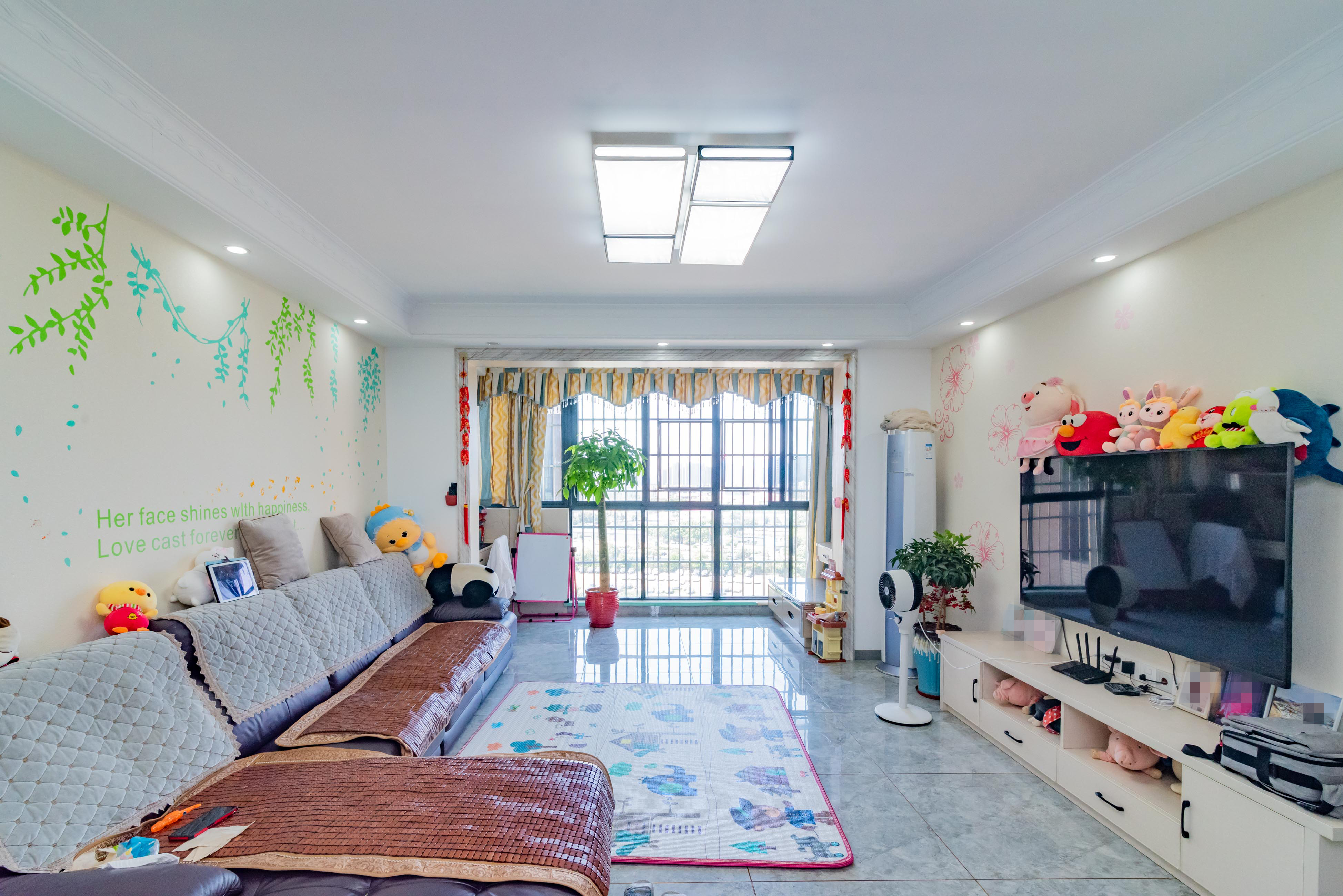 申湘宽境  4室2厅2卫    69.8万 申湘宽境  4室2厅2卫    69.8万客厅