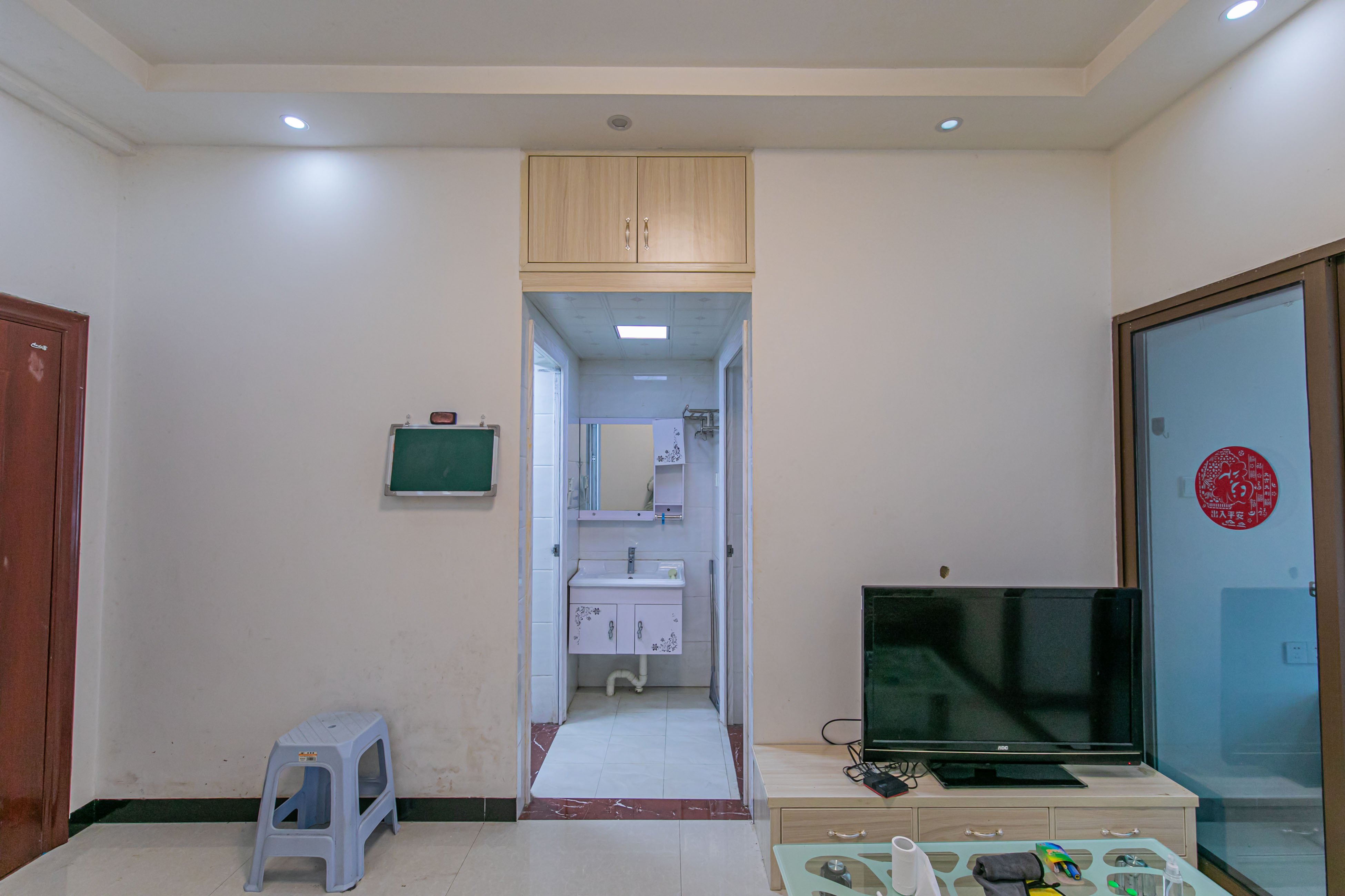 湖湾世景 1室1厅1卫 32.8万 湖湾世景 1室1厅1卫 32.8万客厅