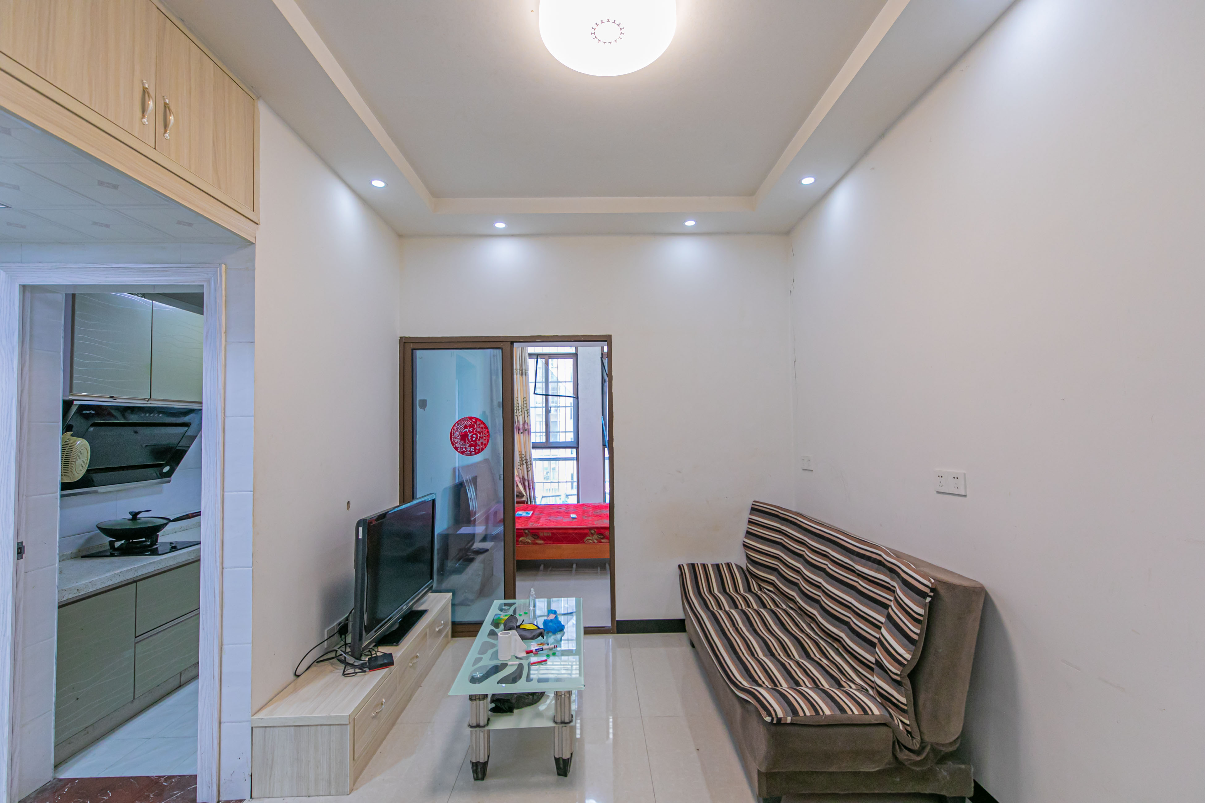 湖湾世景 1室1厅1卫 32.8万 湖湾世景 1室1厅1卫 32.8万客厅