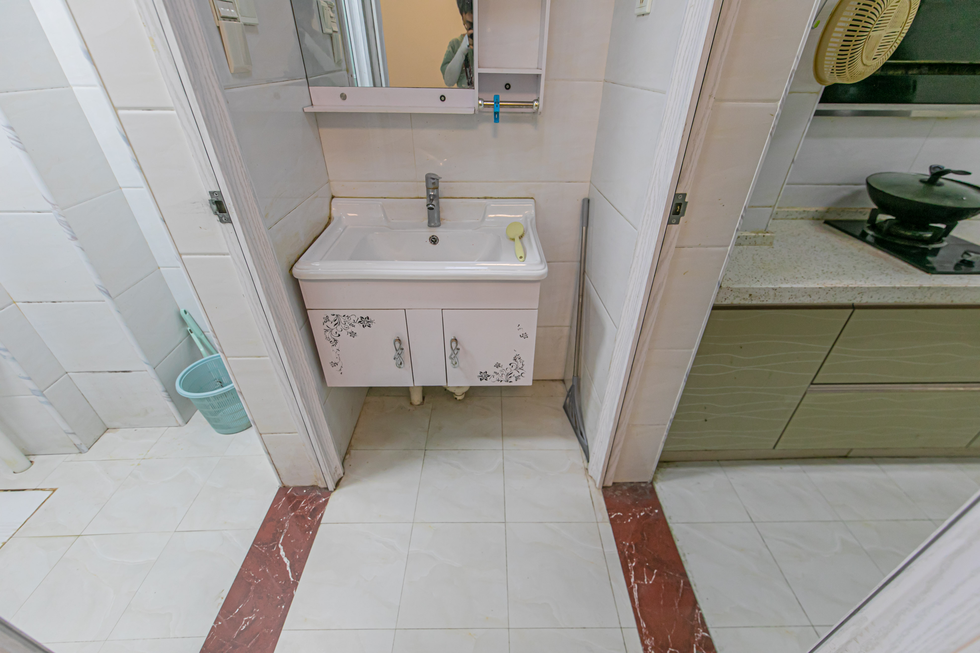 湖湾世景 1室1厅1卫 32.8万 湖湾世景 1室1厅1卫 32.8万卫生间