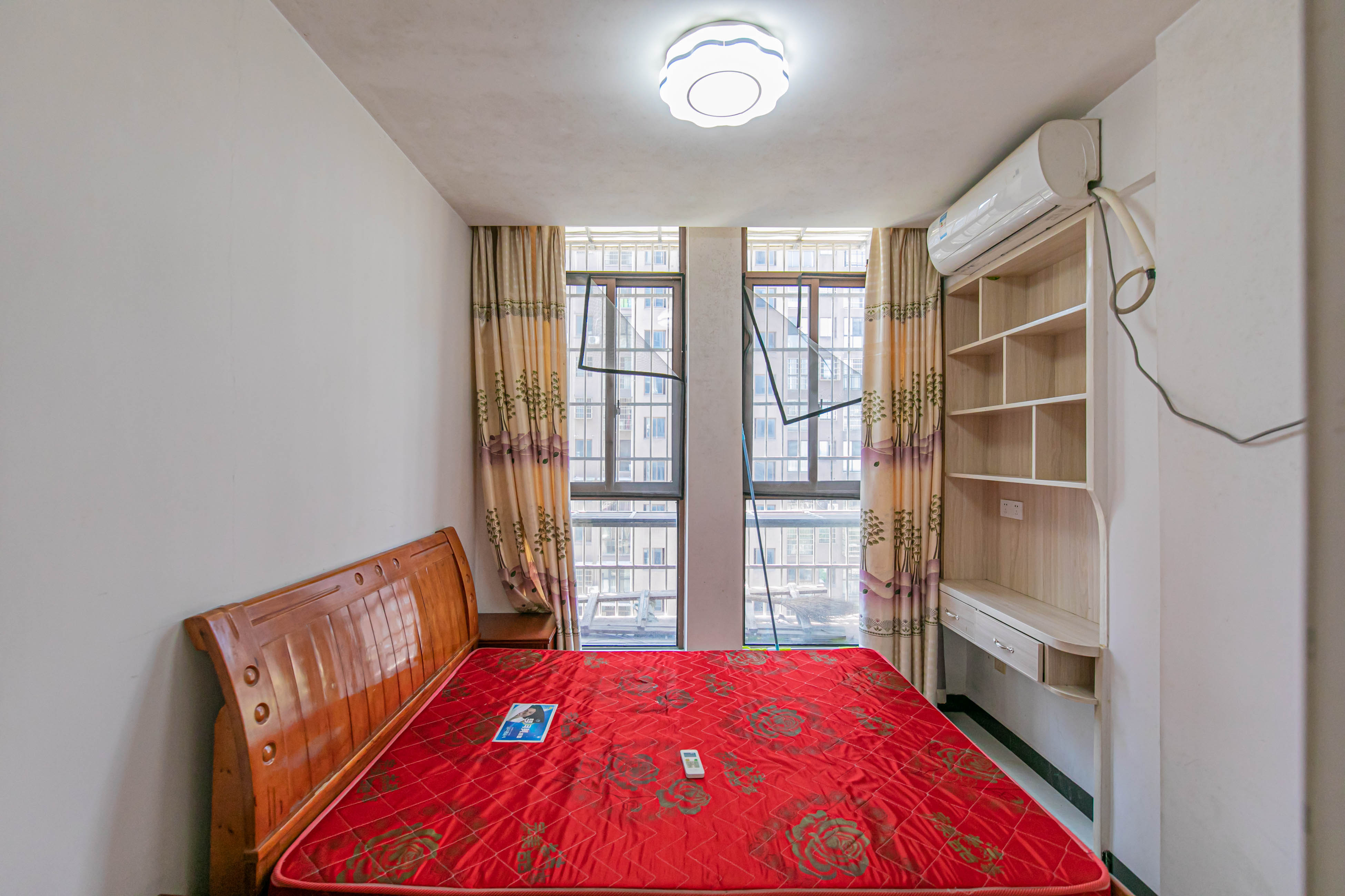 湖湾世景 1室1厅1卫 32.8万 湖湾世景 1室1厅1卫 32.8万卧室