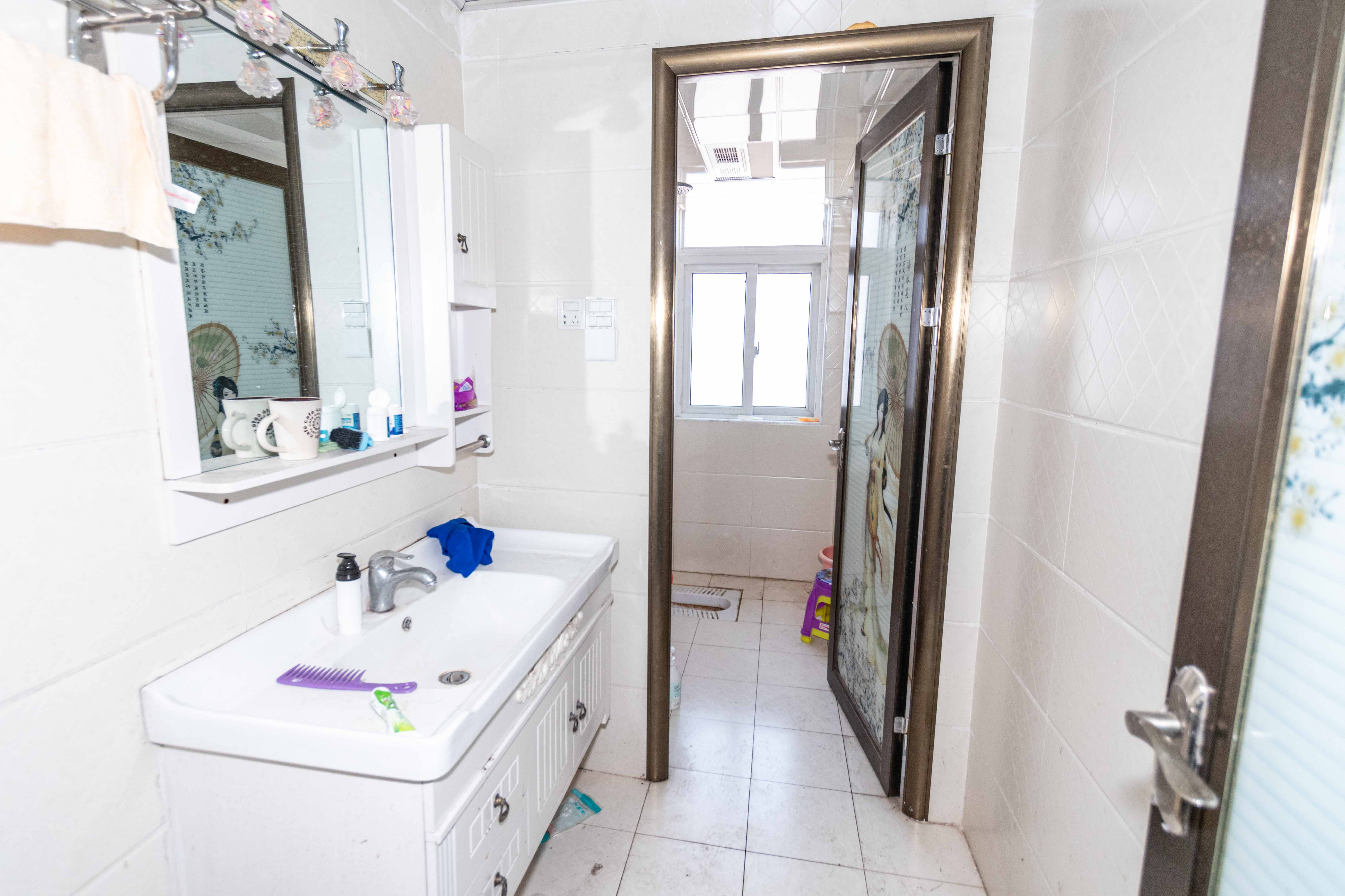 鑫天格林香山 4室2厅1卫 83.0万 鑫天格林香山 4室2厅1卫 83.0万卫生间