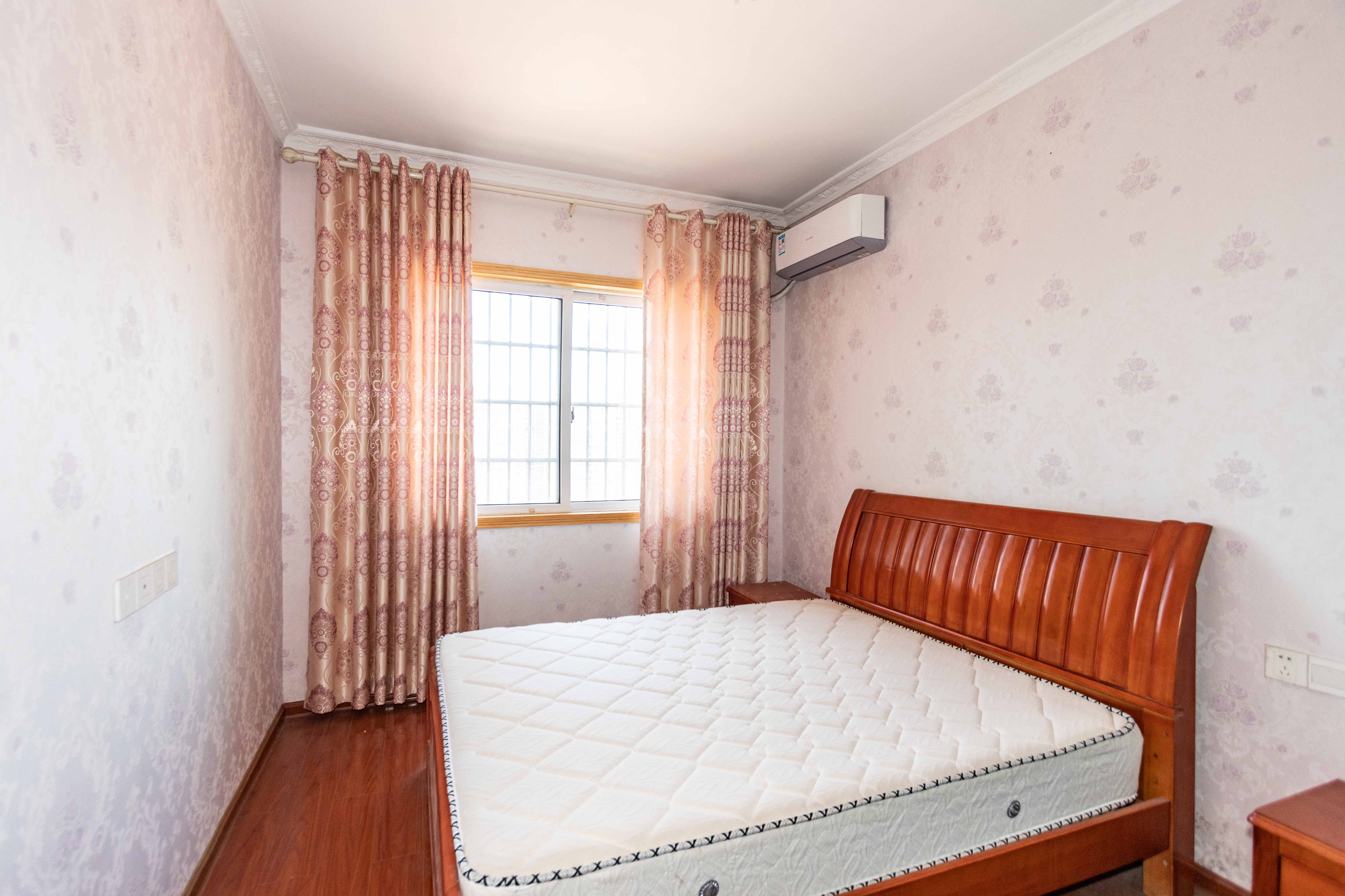 鑫天格林香山 4室2厅1卫 83.0万 鑫天格林香山 4室2厅1卫 83.0万卧室