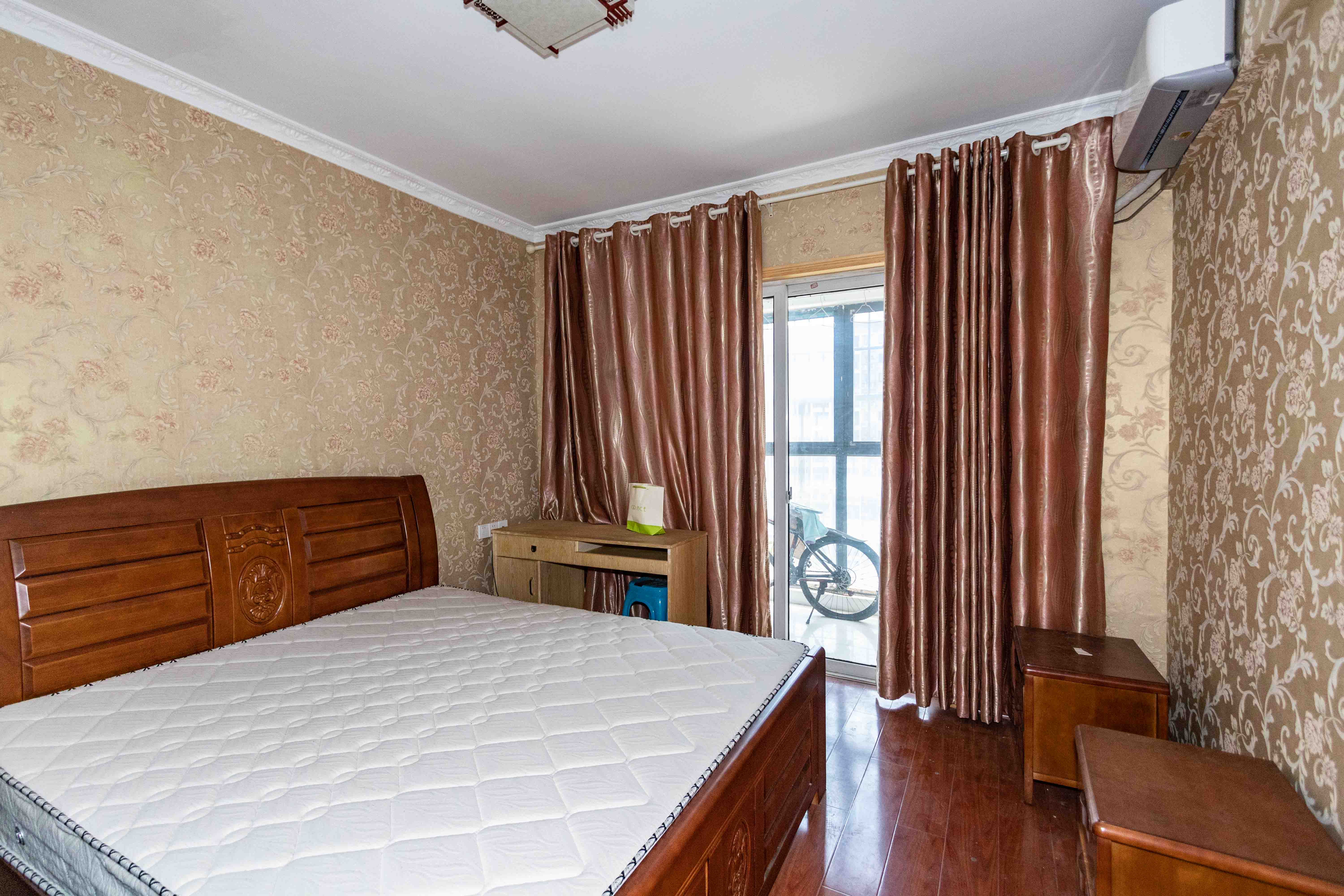 鑫天格林香山 4室2厅1卫 83.0万 鑫天格林香山 4室2厅1卫 83.0万卧室